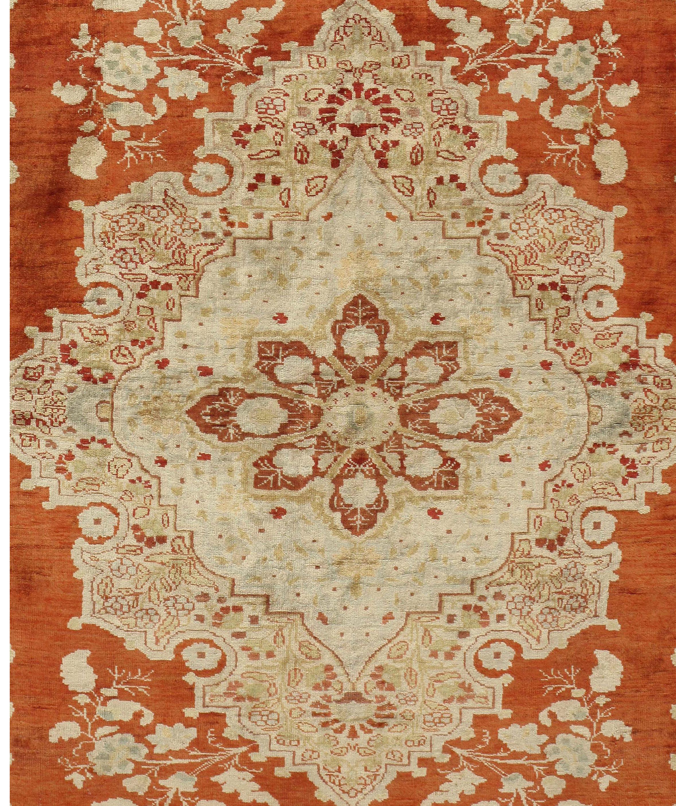 Antiker persischer Beige-Seiden-Tabriz-Teppich  4'2 x 5'7 im Angebot 1