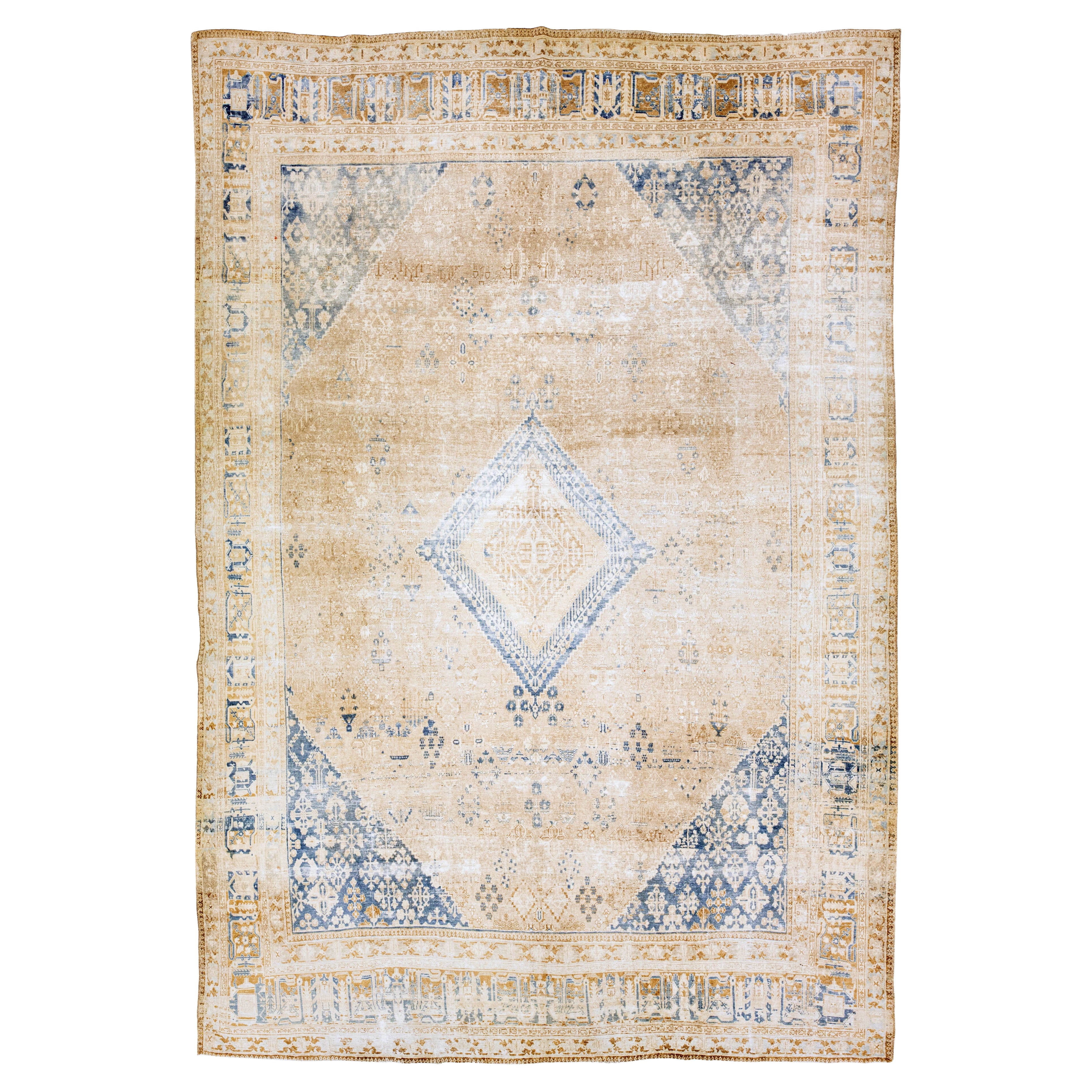 Tapis persan ancien en laine beige fait à la main avec motif de médaillon des années 1920 en vente