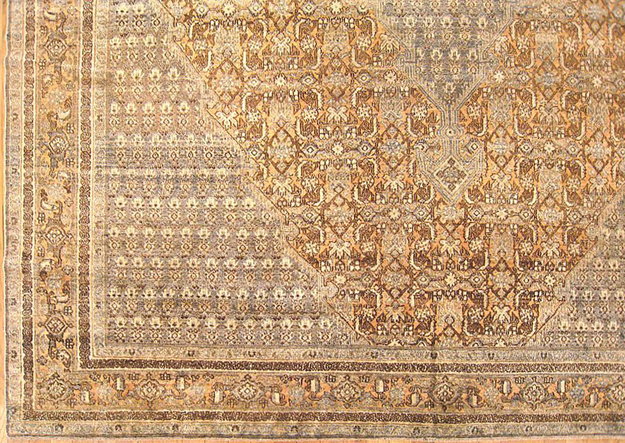 Antiker persischer Bibikabad- orientalischer Teppich, in Galeriegröße, mit zentralem Medaillon (Persisch) im Angebot