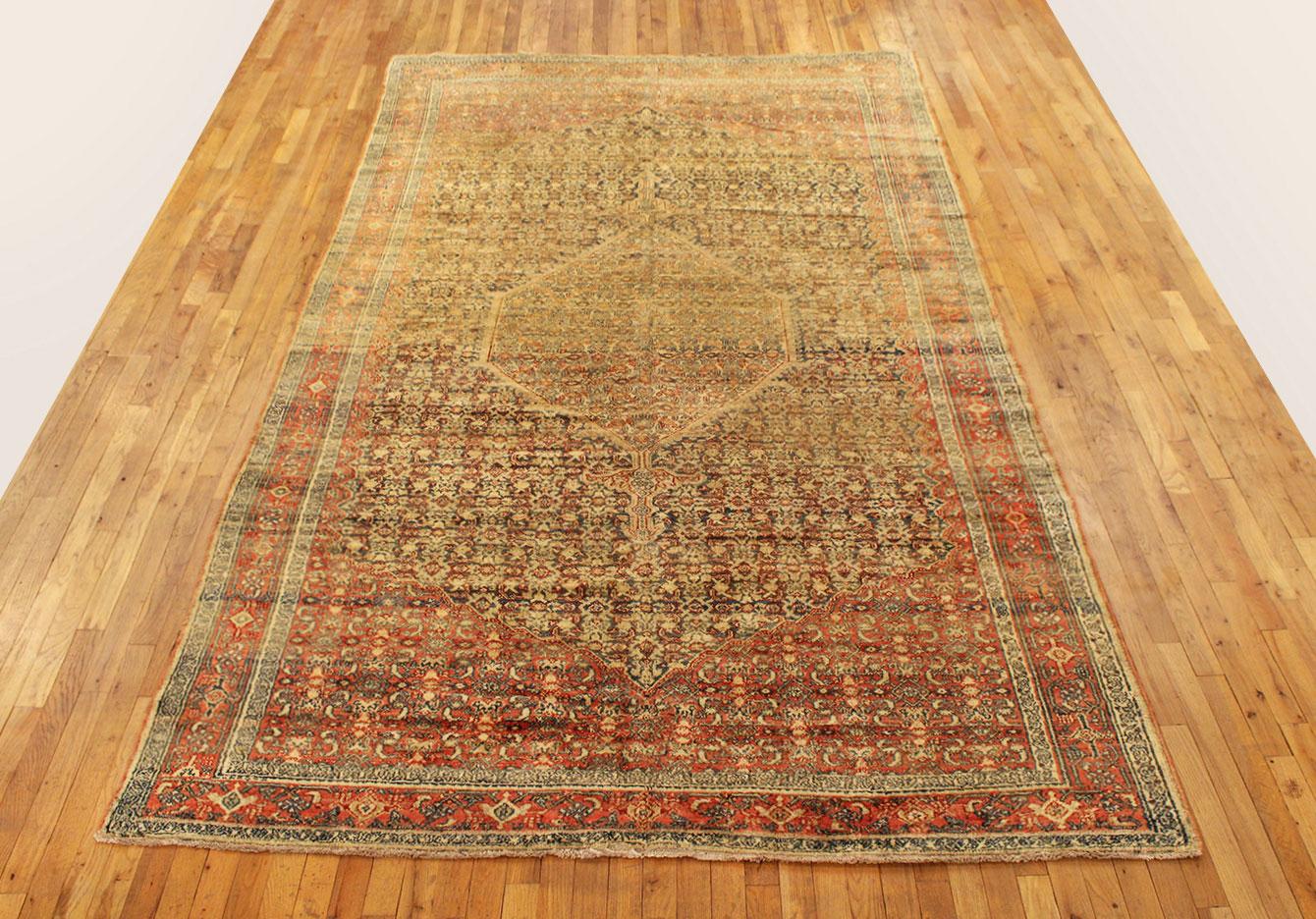 Antique Persian Bibikabad oriental rug, room size

An antique Persian Bibikabad oriental rug, size 11'3