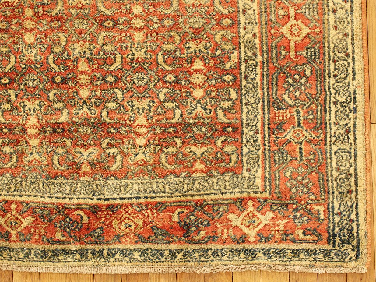 Antique Persian Bibikabad Oriental Rug, in Room Size, with Central Medallion In Good Condition For Sale In New York, NY