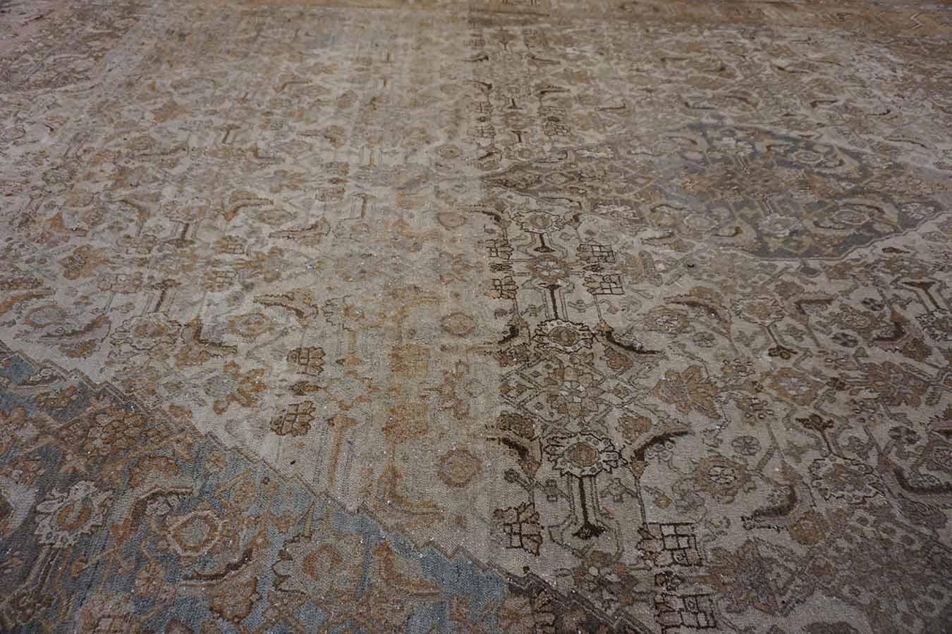 Early 20th Century Persian Bibikabad Carpet
 Size: 13' 7