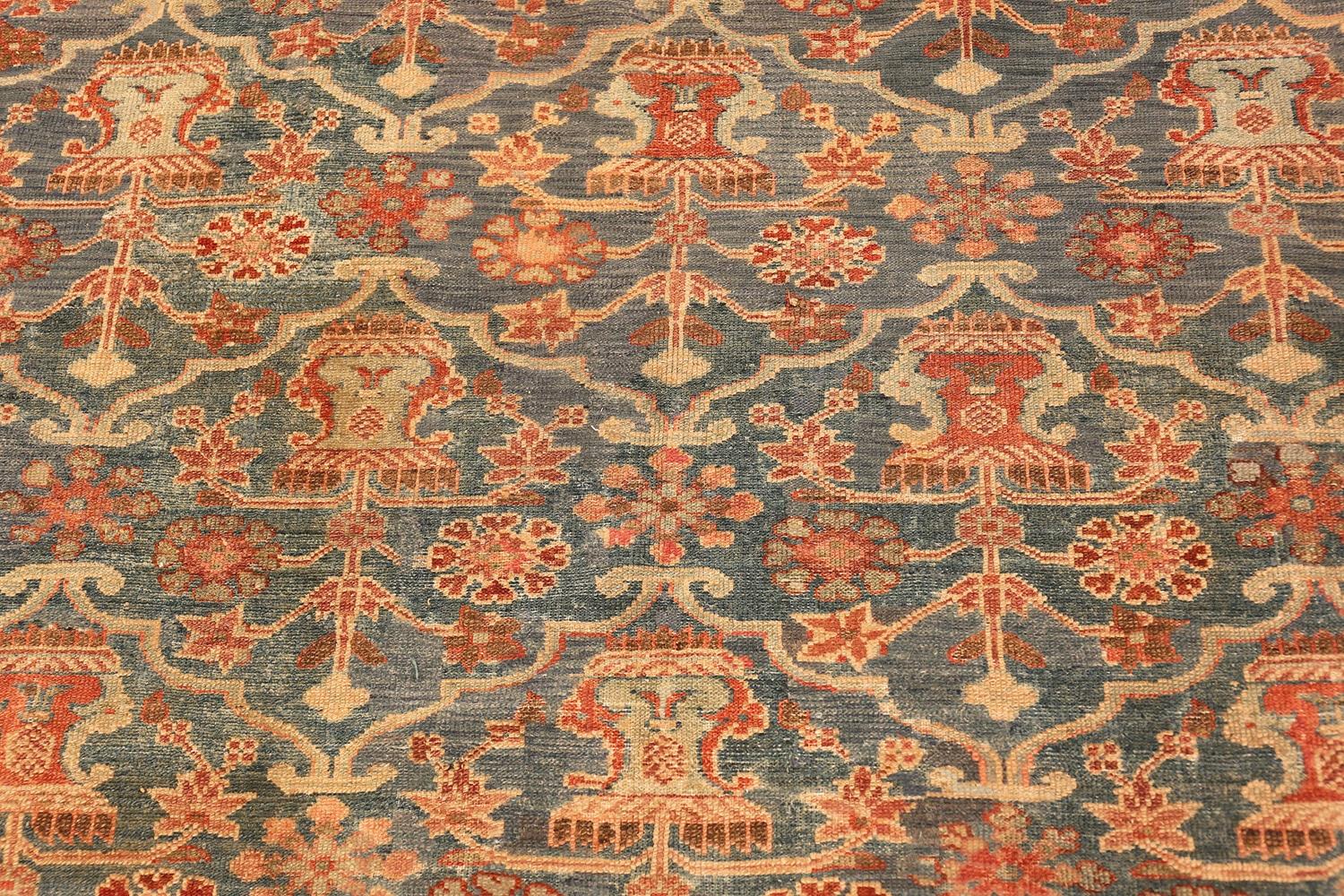 Antique Persian Bibikabad Rug. 7 ft 6 in x 10 ft (2.29 m x 3.05 m) In Good Condition For Sale In New York, NY