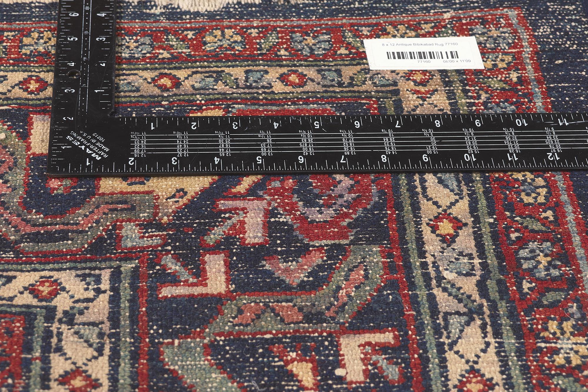 Ancien tapis persan Bibikabad, l'Elegance traditionnelle rencontre la sensibilité rustique Abîmé - En vente à Dallas, TX