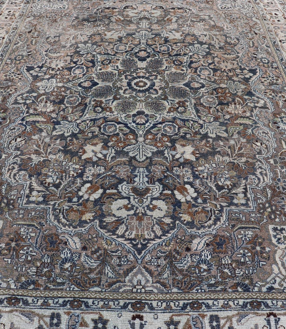Sultanabad Antico tappeto persiano Bibikabad con medaglione ornato  8'10 x 11'10 in vendita
