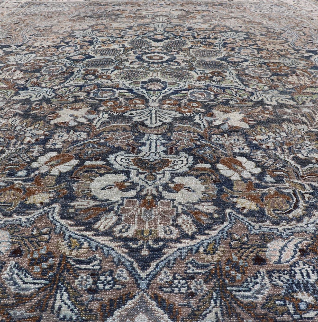Persiano Antico tappeto persiano Bibikabad con medaglione ornato  8'10 x 11'10 in vendita