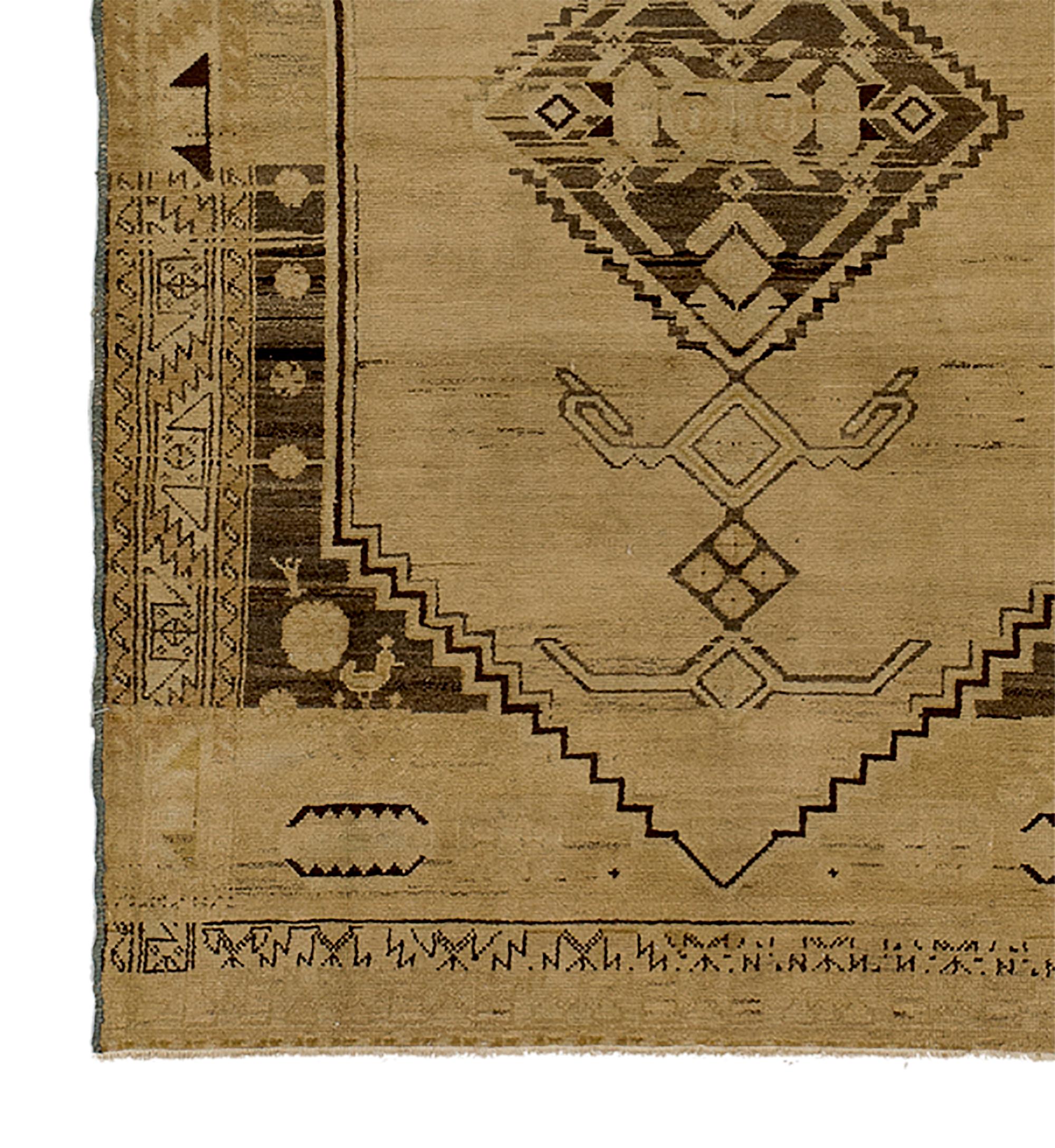 Antiker persischer Bibikabad-Teppich mit geometrischen und Stammesdetails (Sonstiges) im Angebot