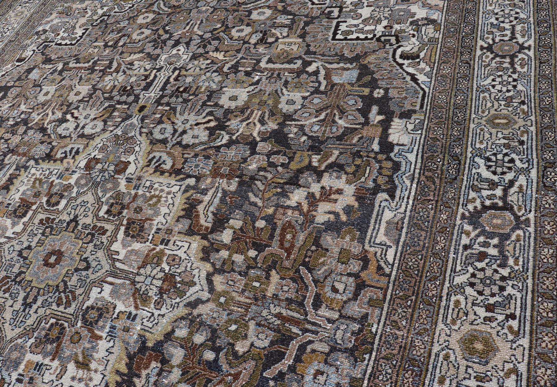 Antique Persian Bibikabad Rug with Intricate Medallion Botanical Motifs 8'6 x 11 (Handgeknüpft) im Angebot