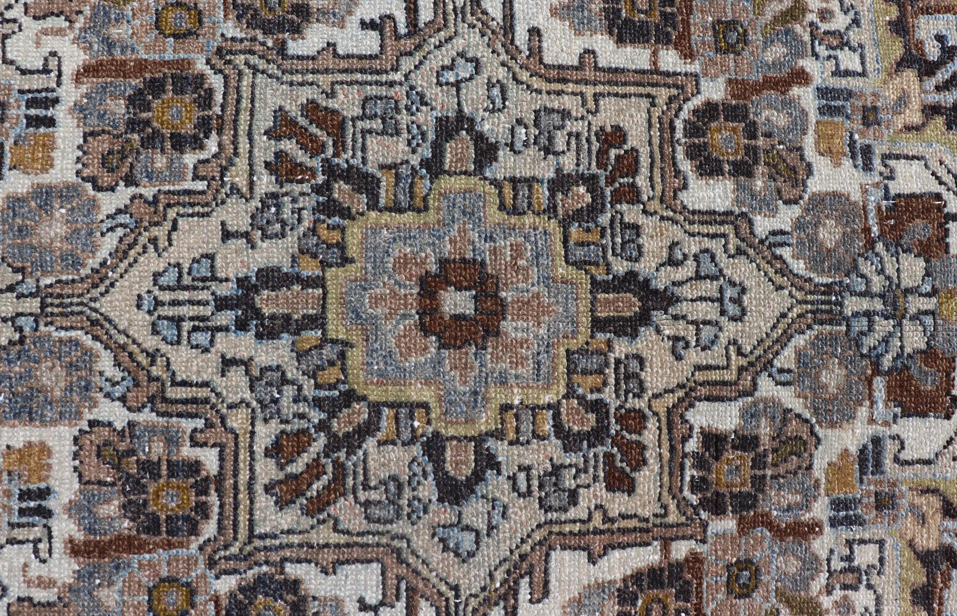 Antique Persian Bibikabad Rug with Intricate Medallion Botanical Motifs 8'6 x 11 (Wolle) im Angebot