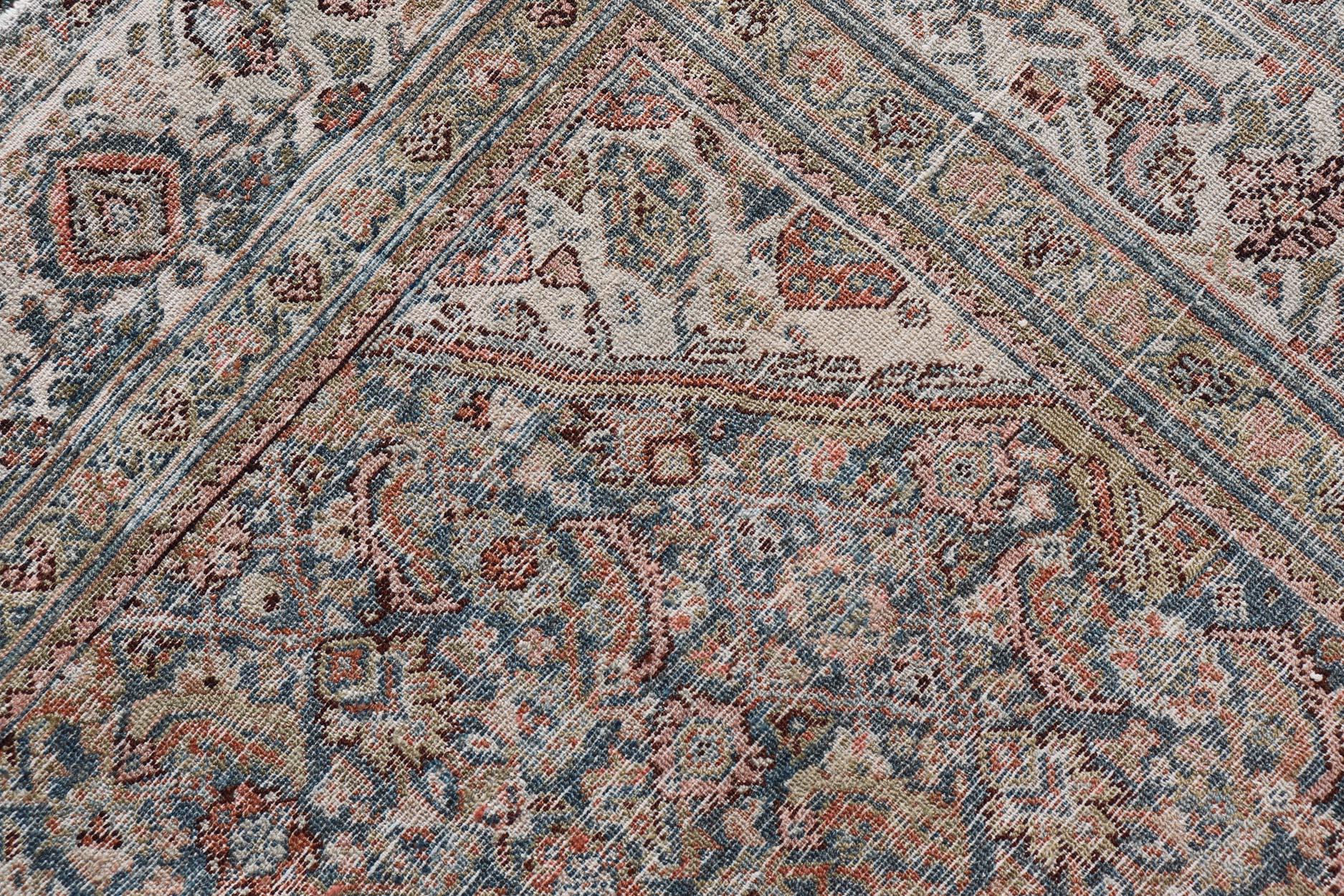 Antico tappeto persiano Bibikabad con intricato disegno floreale a medaglione 6'9 x 6'9 In condizioni buone in vendita a Atlanta, GA
