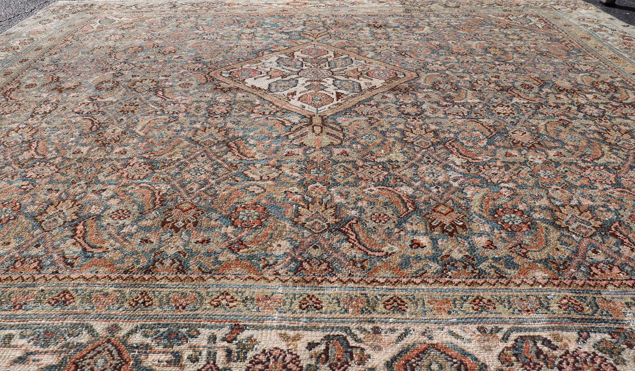 Antico tappeto persiano Bibikabad con intricato disegno floreale a medaglione 6'9 x 6'9 in vendita 1