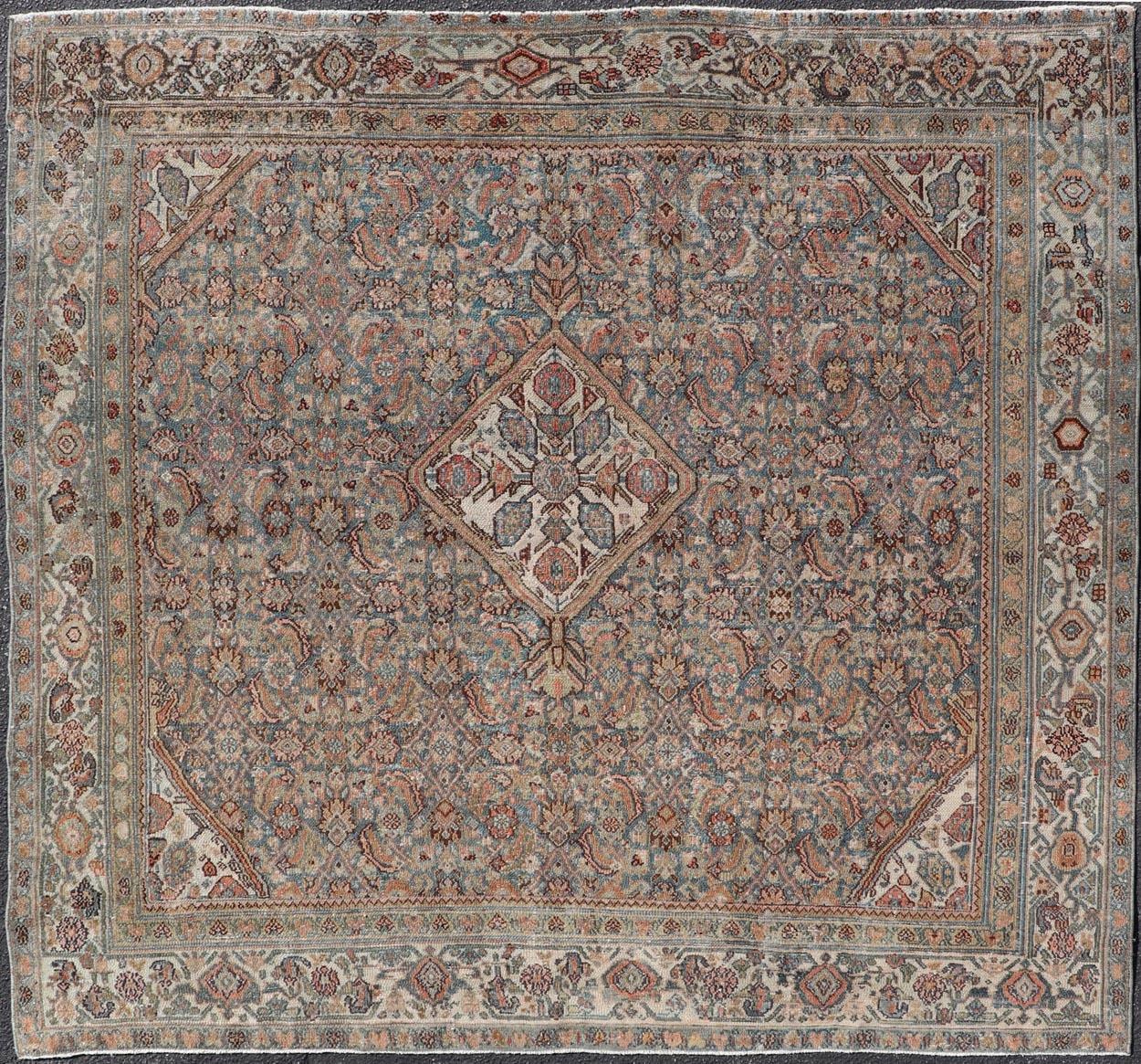 Tapis persan ancien Bibikabad avec motif floral complexe en médaillon 6'9 x 6'9
