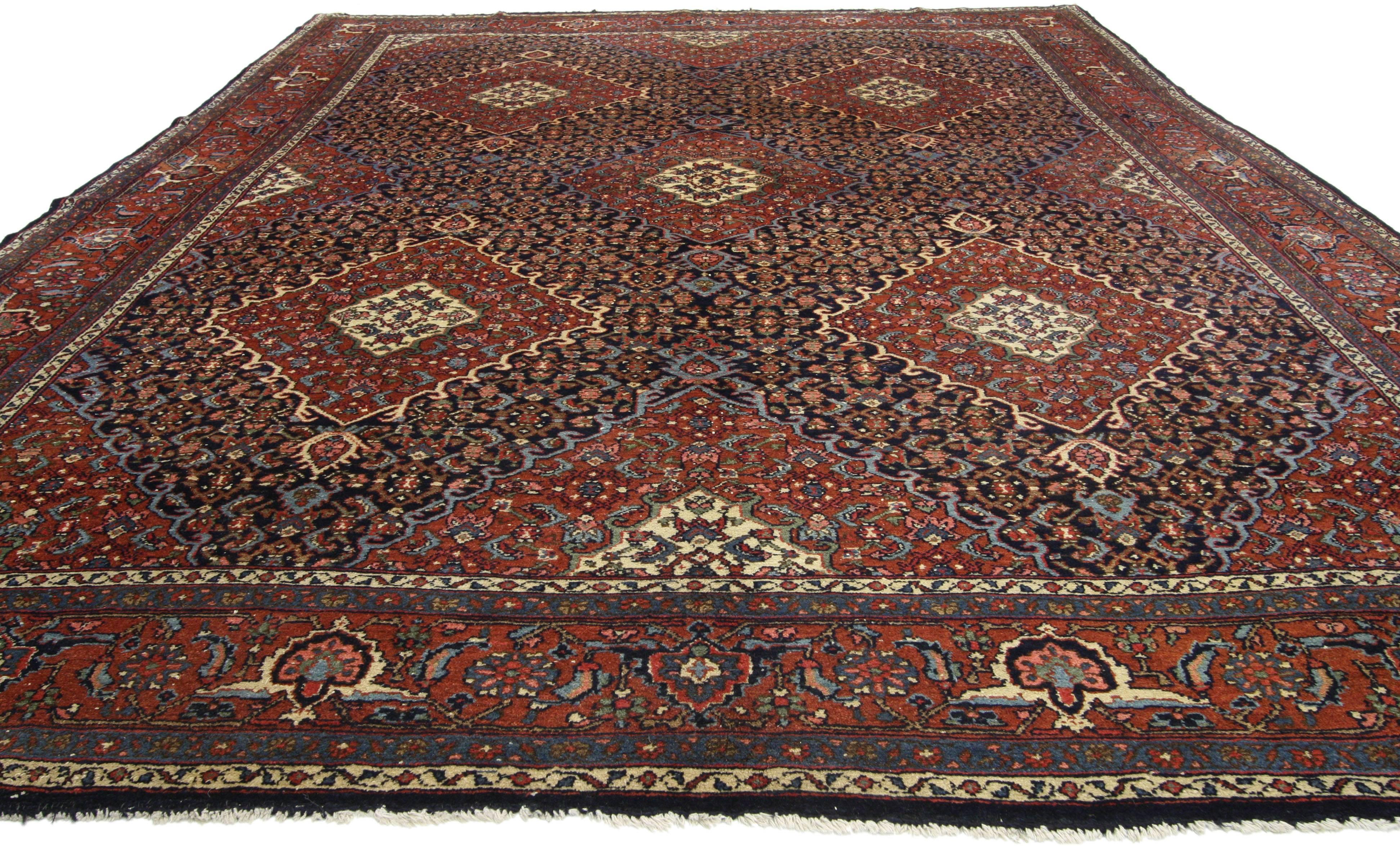 Antique Persian Bibikabad Rug with Modern Traditional Style In Good Condition In Dallas, TX