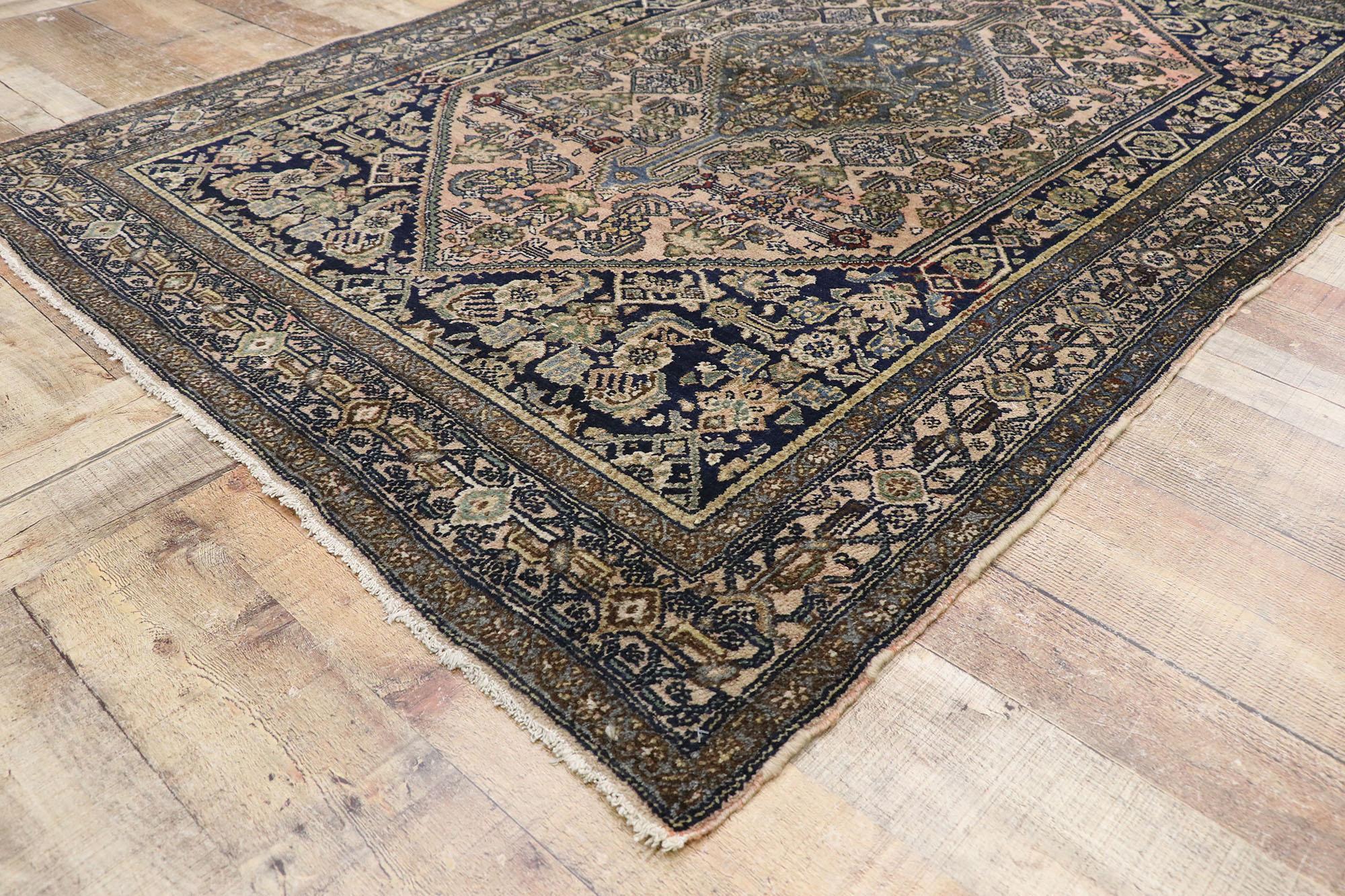 Antiker persischer Bibikabad-Teppich im viktorianischen Stil im Zustand „Gut“ im Angebot in Dallas, TX