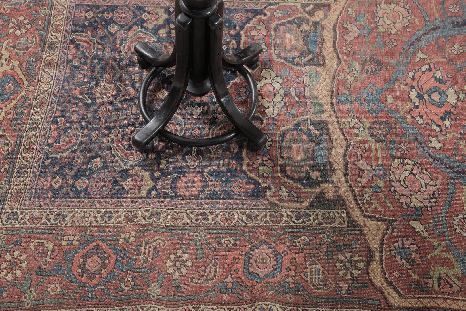 Antiker persischer Bidjar von Mehraban Teppiche im Zustand „Gut“ im Angebot in WEST HOLLYWOOD, CA