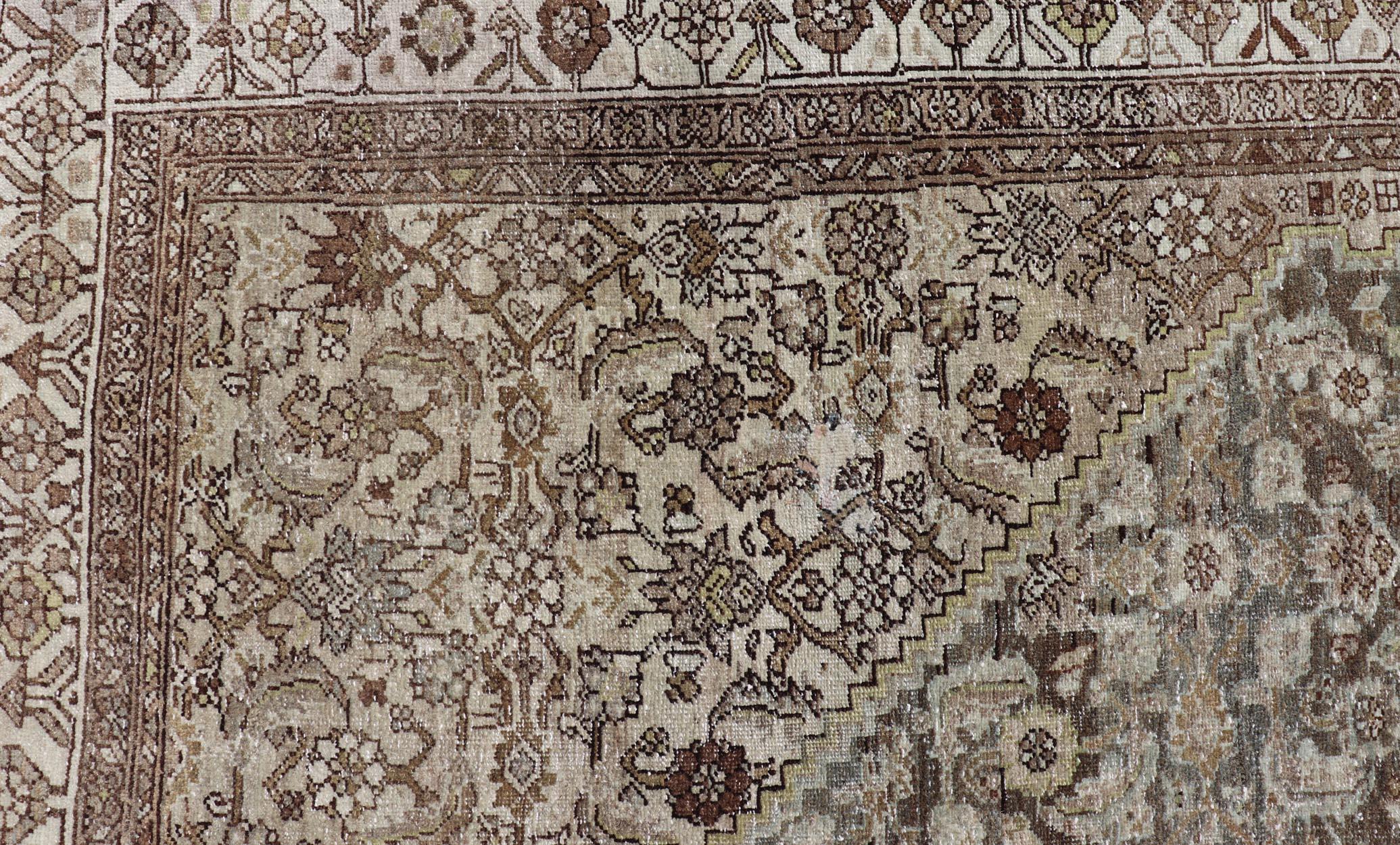 Antiker persischer Bidjar-Galerie-Teppich aus Bidjar mit detaillierten geometrischen Mustern   6'4 x 15' (Persisch) im Angebot