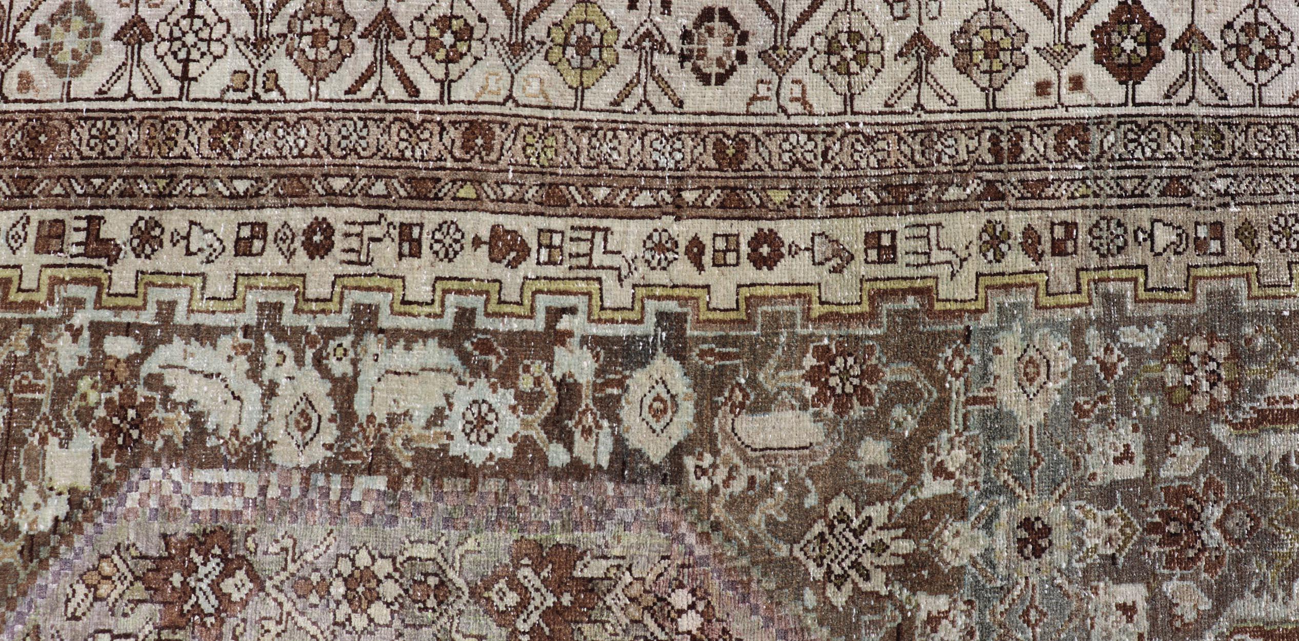 Antiker persischer Bidjar-Galerie-Teppich aus Bidjar mit detaillierten geometrischen Mustern   6'4 x 15' (Handgeknüpft) im Angebot