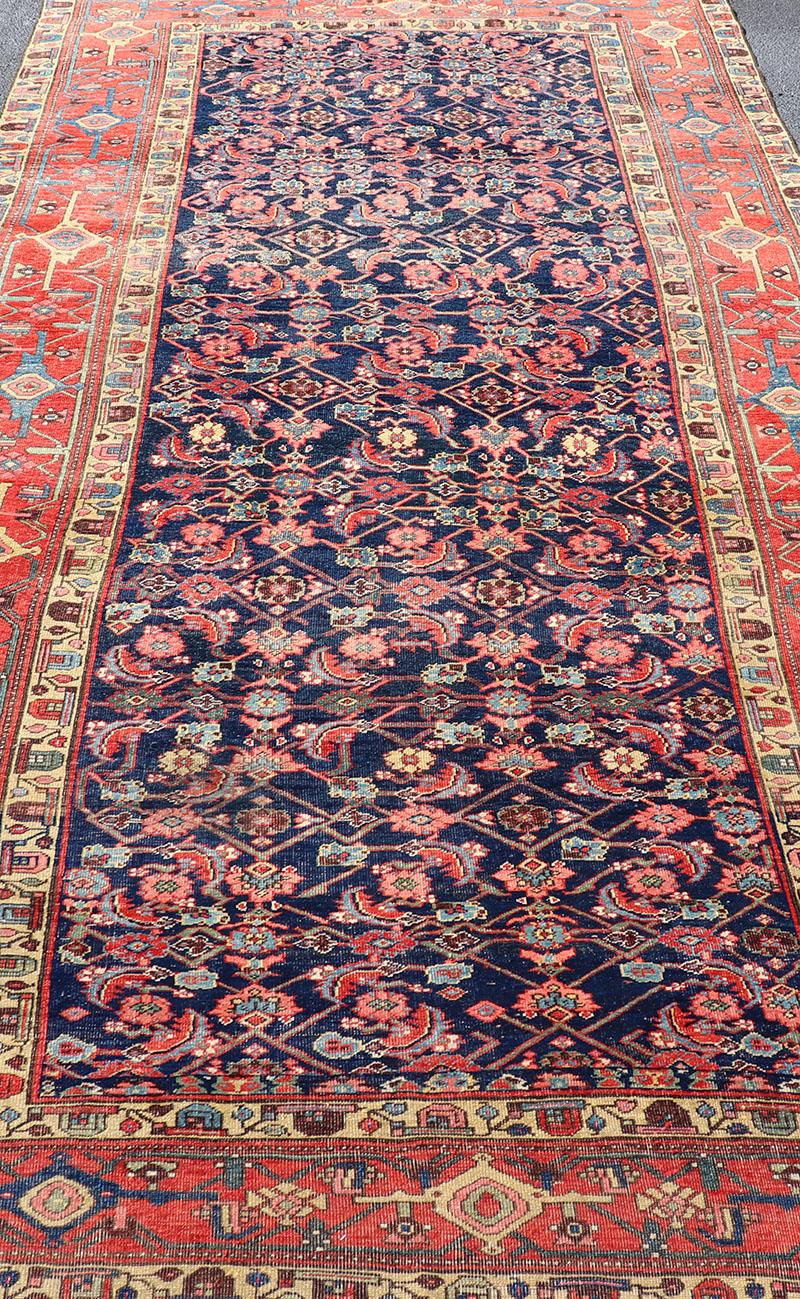Antiker persischer Bidjar Gallery Teppich mit Marinefeld und roten Geometrien 6'3 x 12'9 im Angebot 7