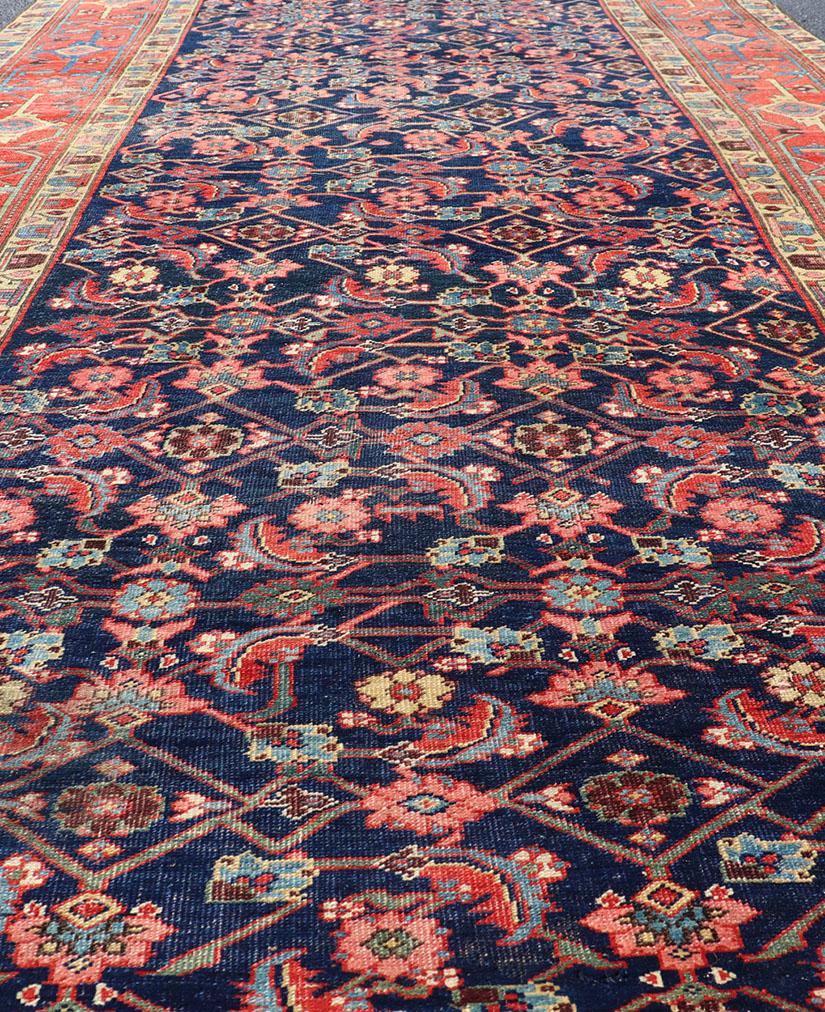 Antiker persischer Bidjar Gallery Teppich mit Marinefeld und roten Geometrien 6'3 x 12'9 im Angebot 8