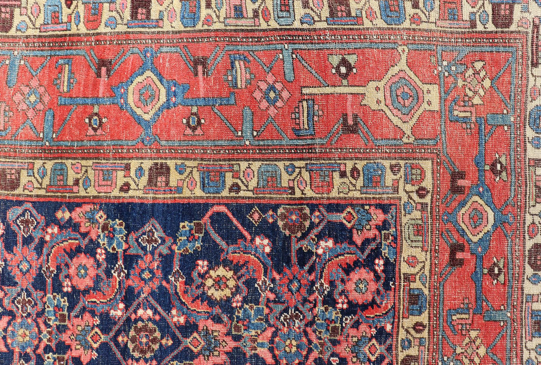 Antiker persischer Bidjar Gallery Teppich mit Marinefeld und roten Geometrien 6'3 x 12'9 im Zustand „Gut“ im Angebot in Atlanta, GA