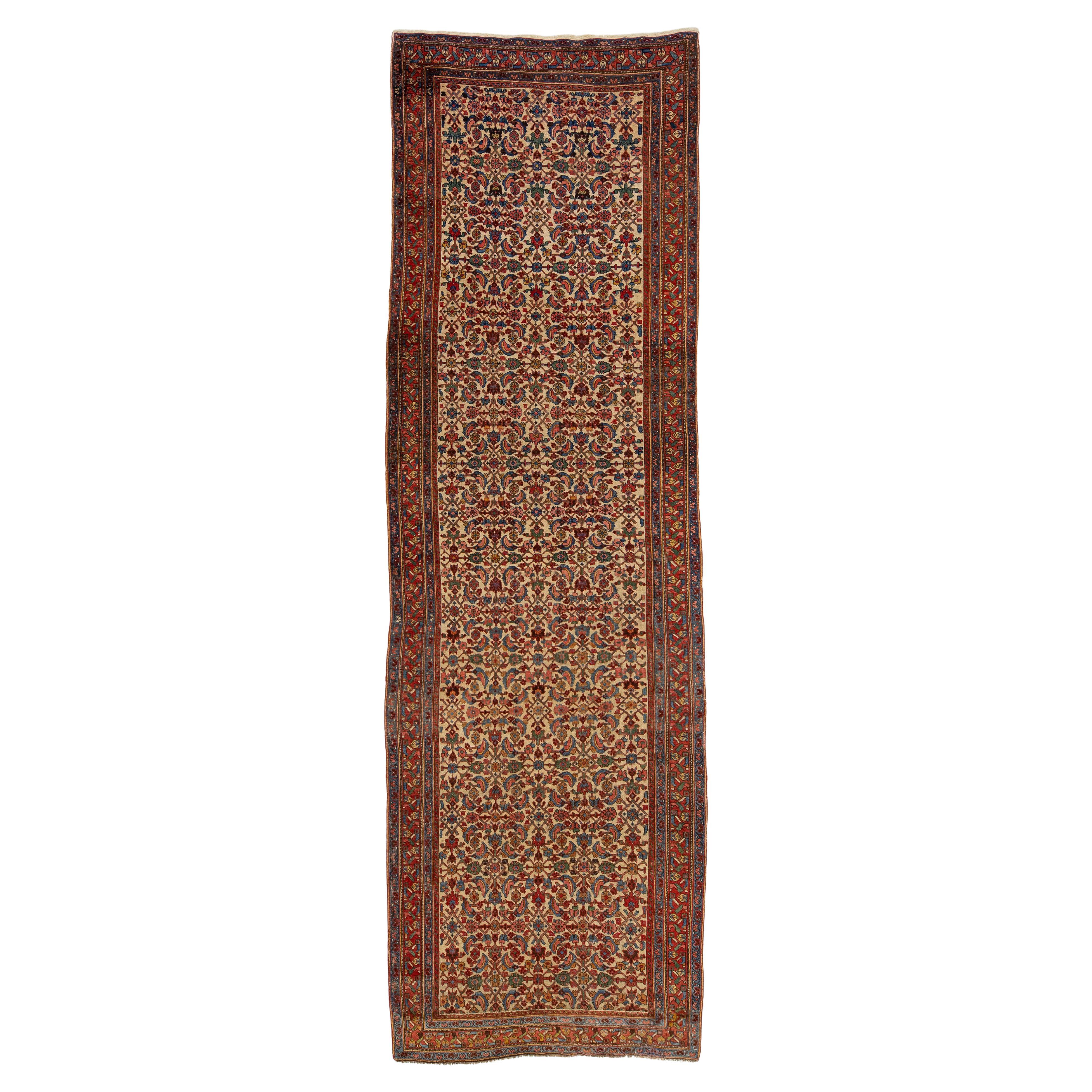 Tapis de couloir persan ancien Bidjar en laine multicolore à motifs floraux fait à la main
