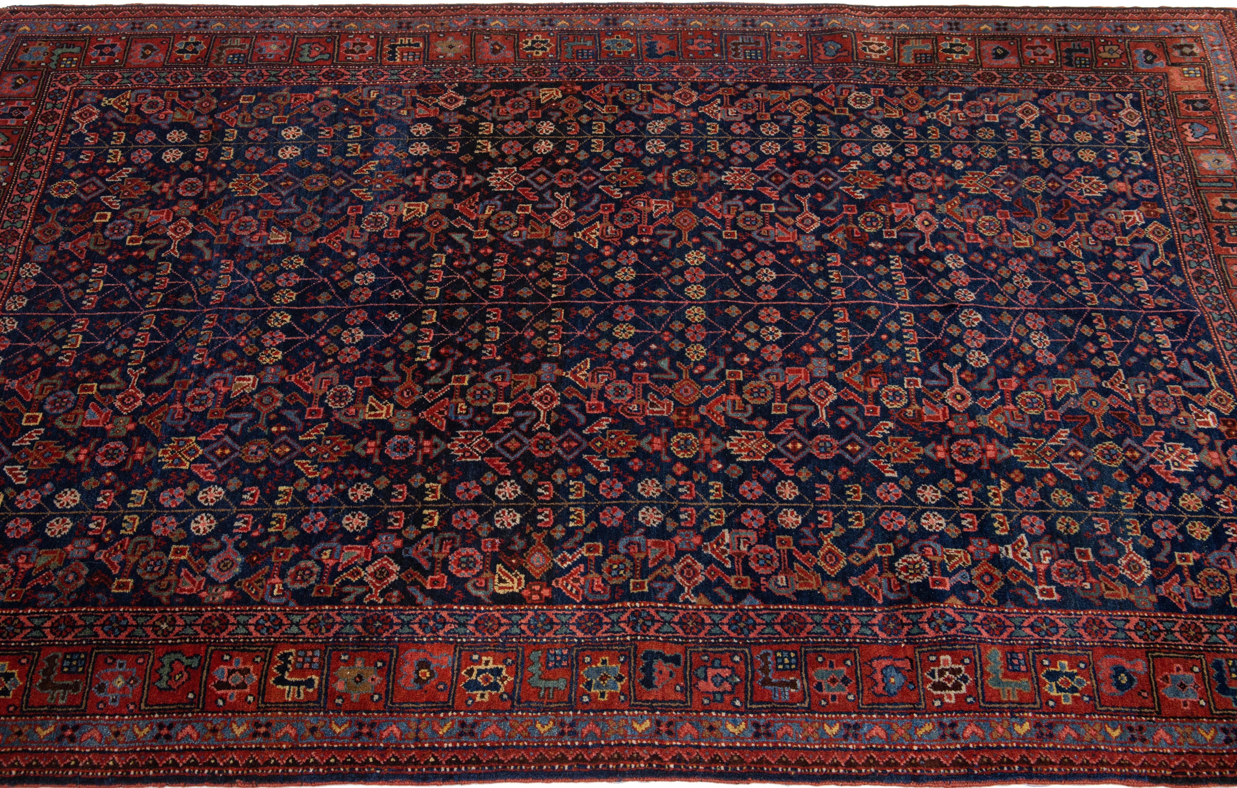 20ième siècle Ancien tapis persan Bidjar en laine bleue à motifs intégraux fait à la main en vente
