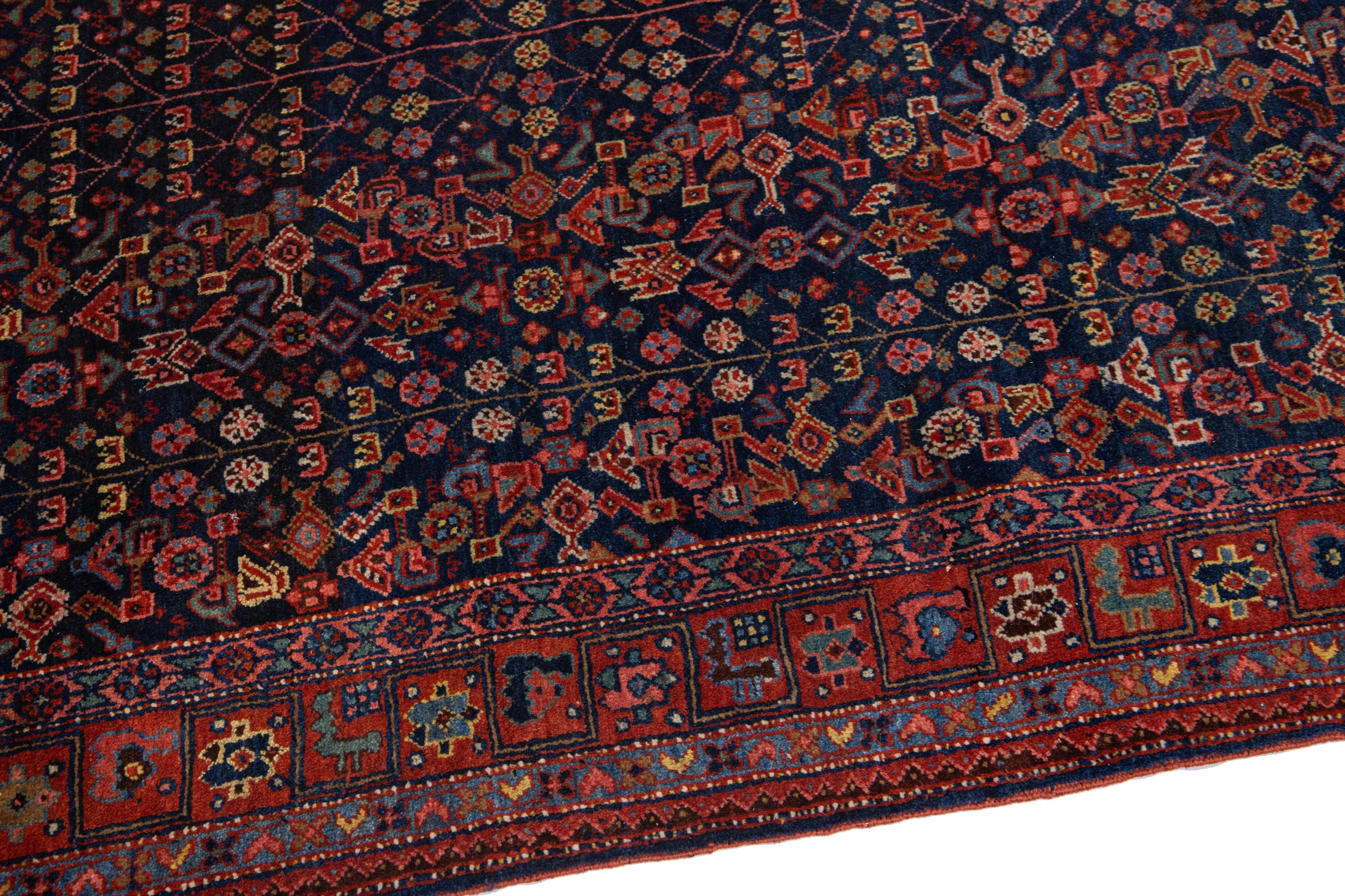Laine Ancien tapis persan Bidjar en laine bleue à motifs intégraux fait à la main en vente