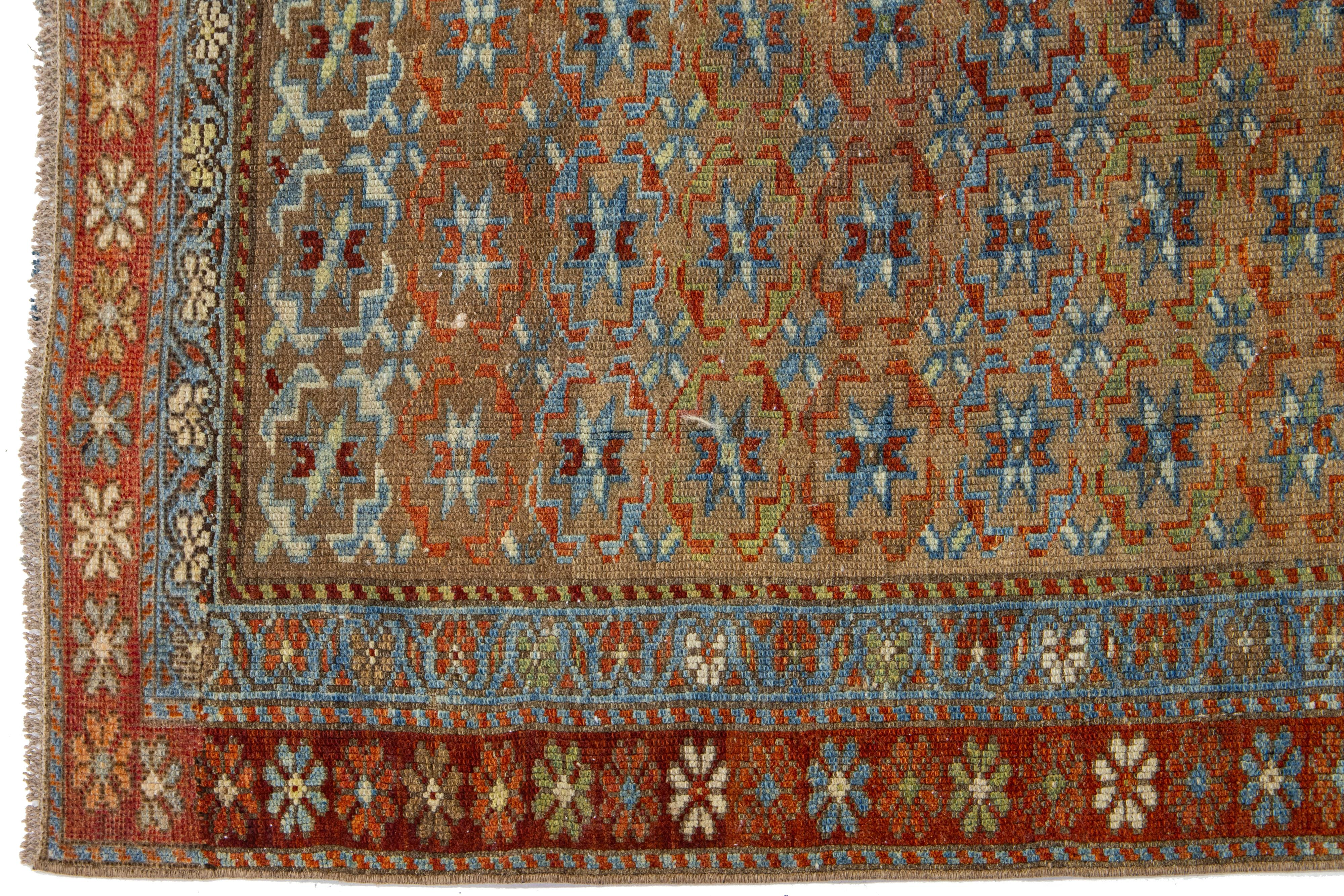 Antiker persischer Bidjar Handgefertigter Läufer aus brauner Wolle mit Allover-Motiv (Handgeknüpft) im Angebot