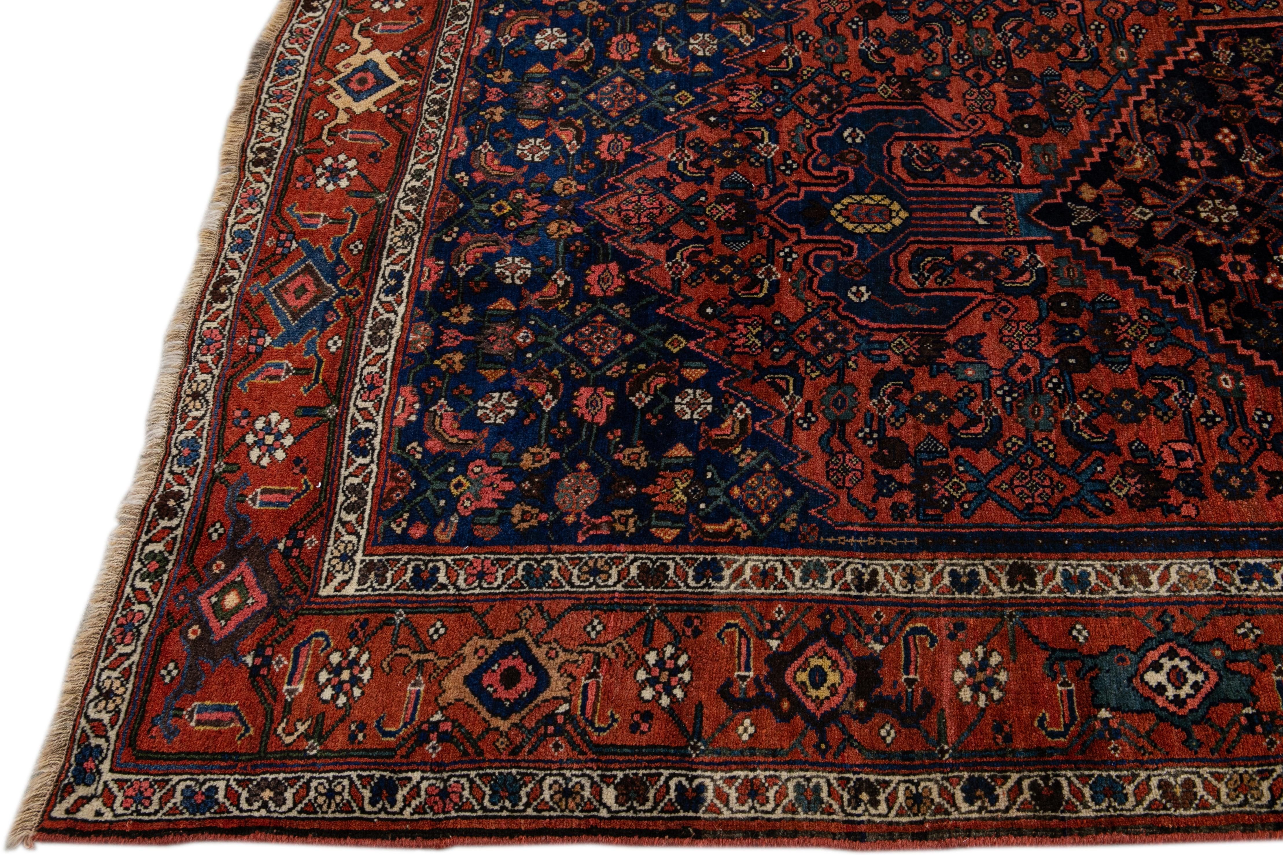 Perse Tapis persan ancien Bidjar en laine médaillon bleu et rouille fait à la main en vente