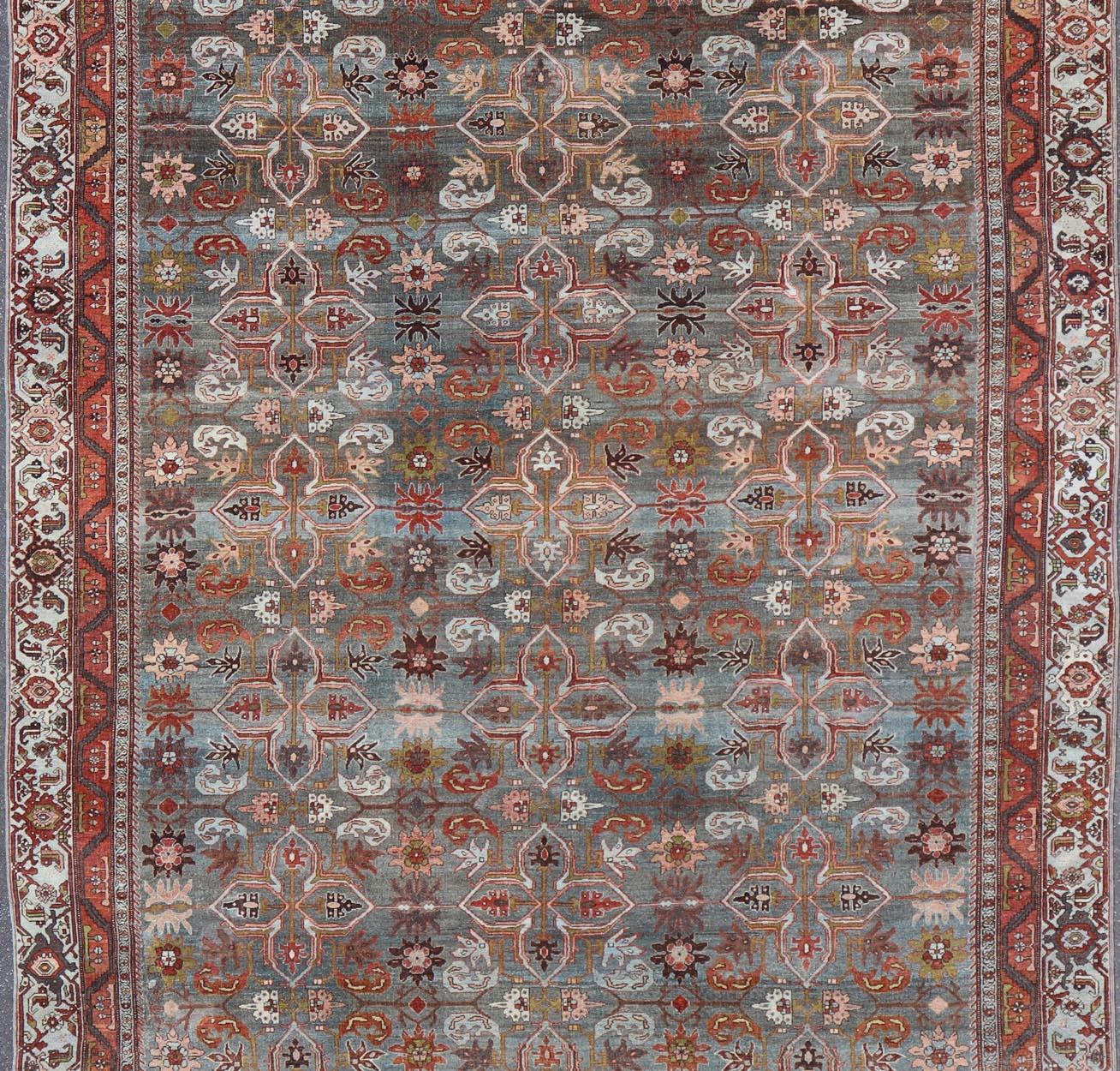 Antiker persischer Bidjar in geometrischem Design mit blau-grauem Hintergrund und mehrfarbigem Hintergrund im Angebot 3