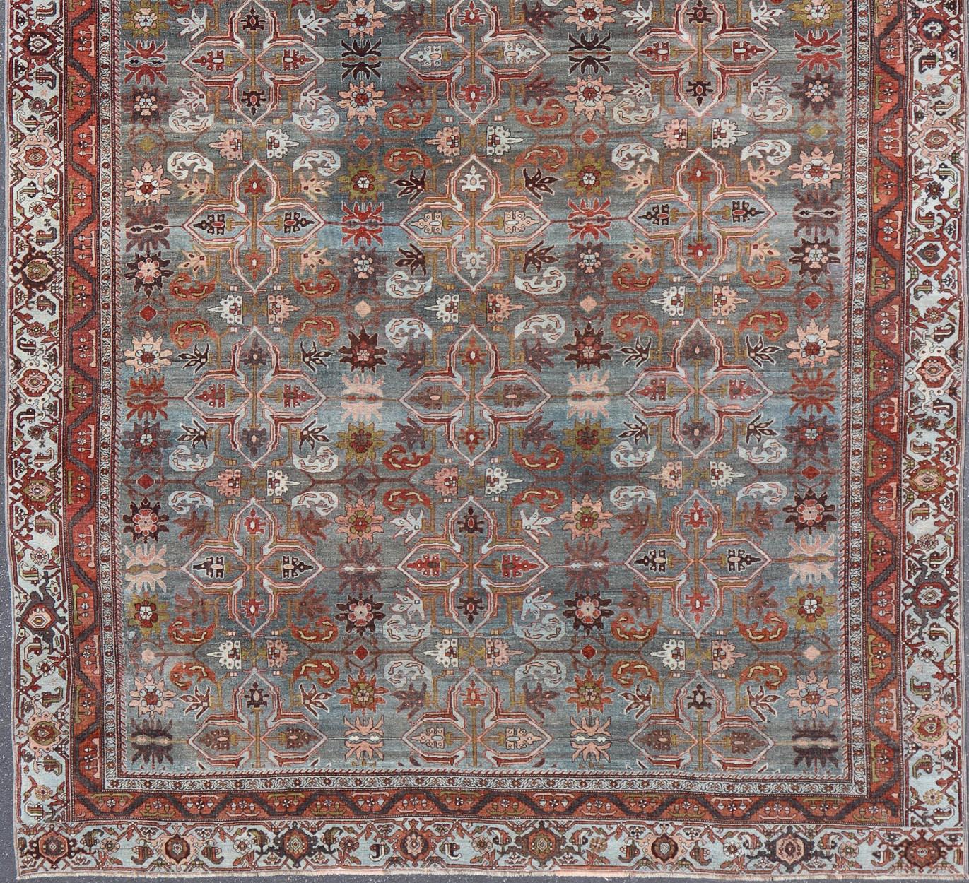Antiker persischer Bidjar in geometrischem Design mit blau-grauem Hintergrund und mehrfarbigem Hintergrund im Angebot 4