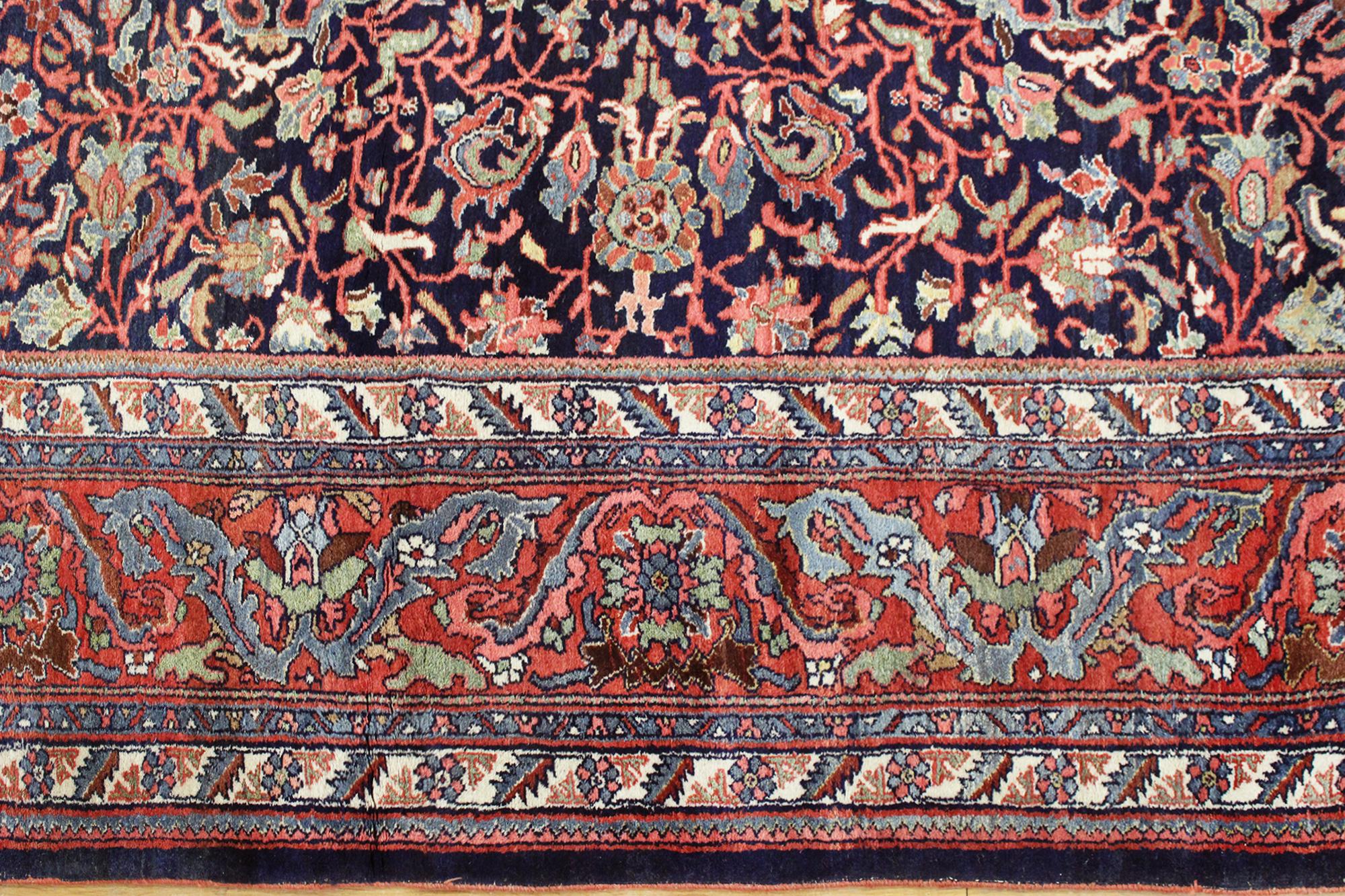 Antique Persian Bidjar Oriental Rug, in Room Size, with Central Medallion In Good Condition For Sale In New York, NY