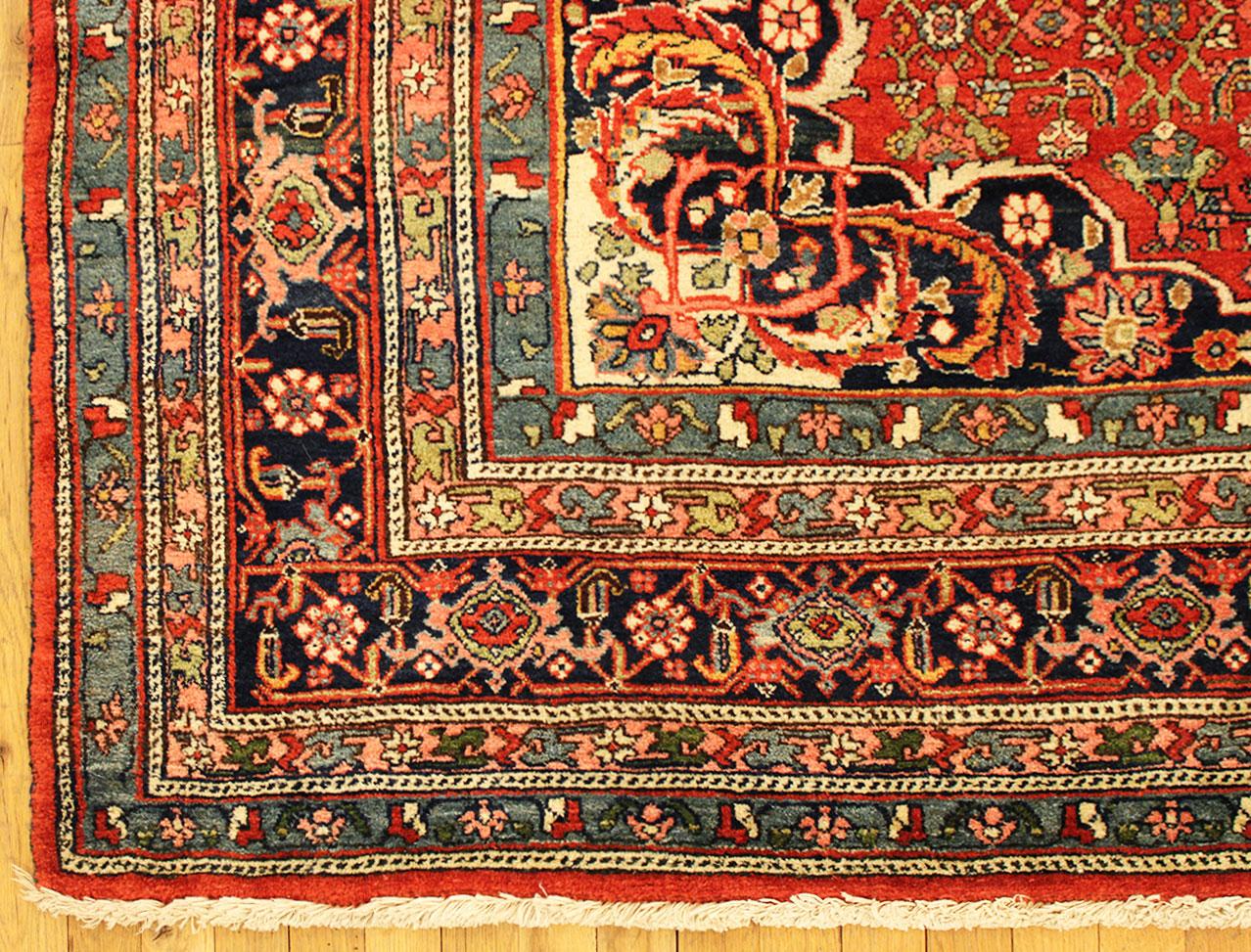 Antique Persian Bidjar Oriental Rug, in Room size, with Central Medallion In Good Condition For Sale In New York, NY