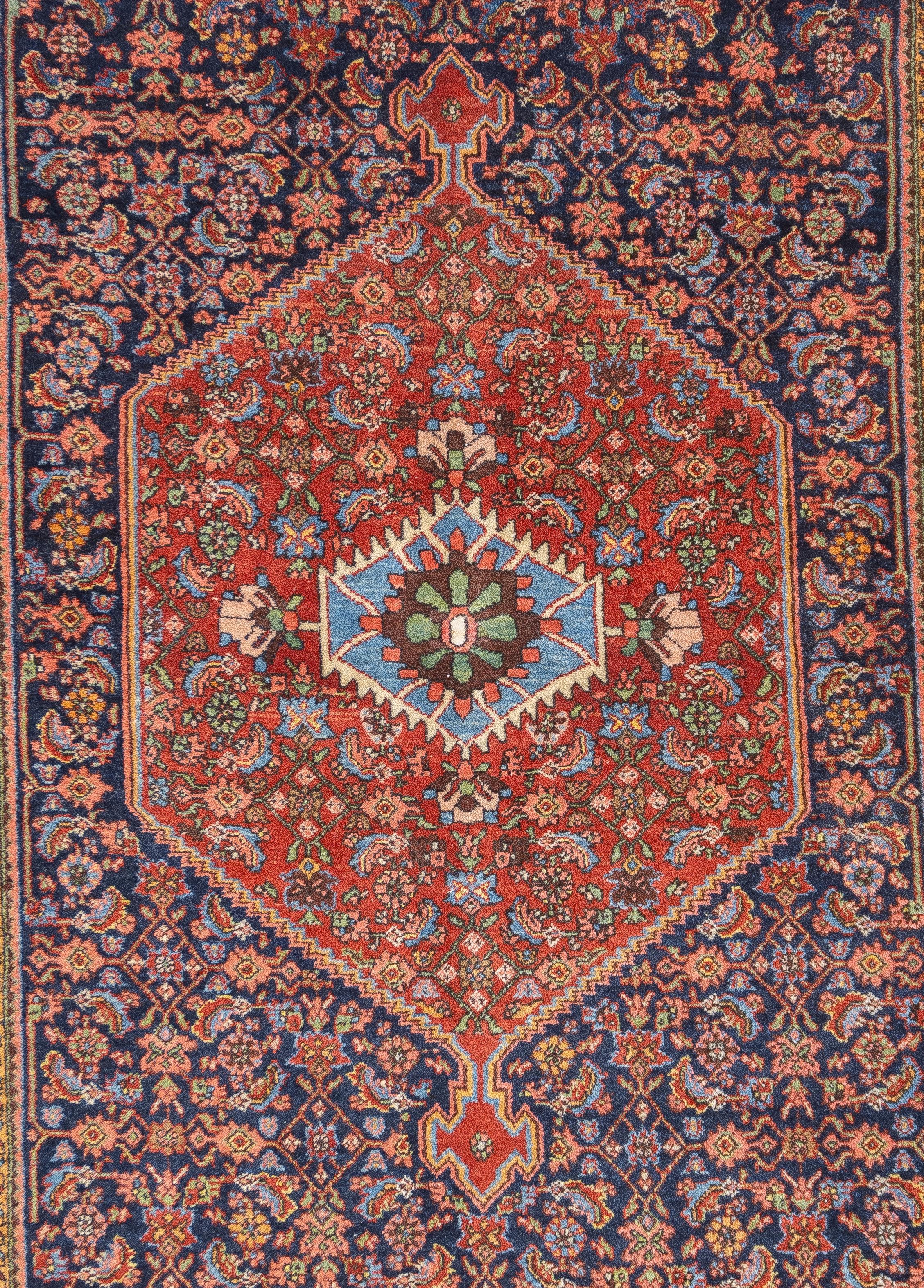Antiker persischer Bidjar-Teppich 3'8'' x 5'2'' (Persisch) im Angebot