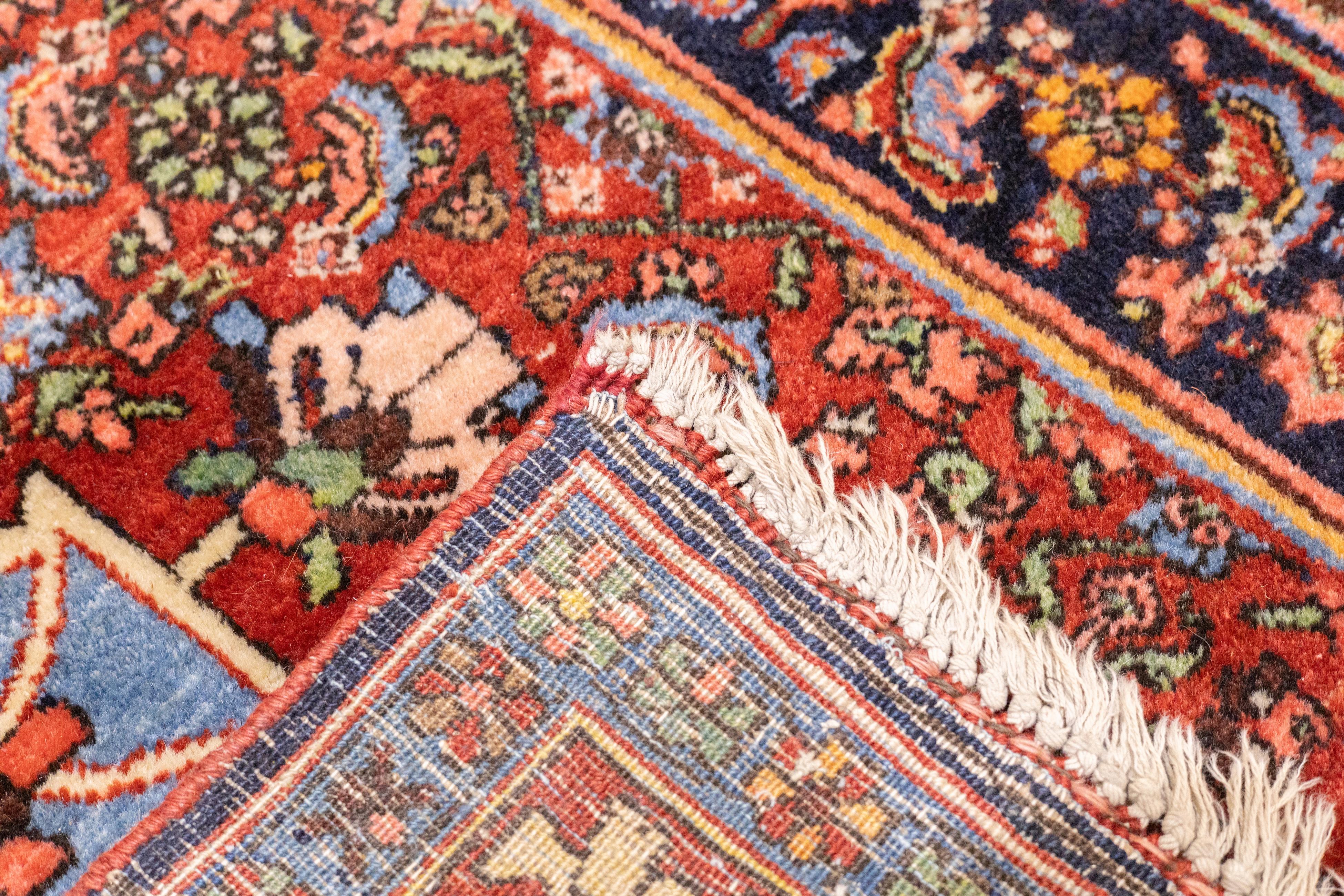 Antiker persischer Bidjar-Teppich 3'8'' x 5'2'' im Angebot 1