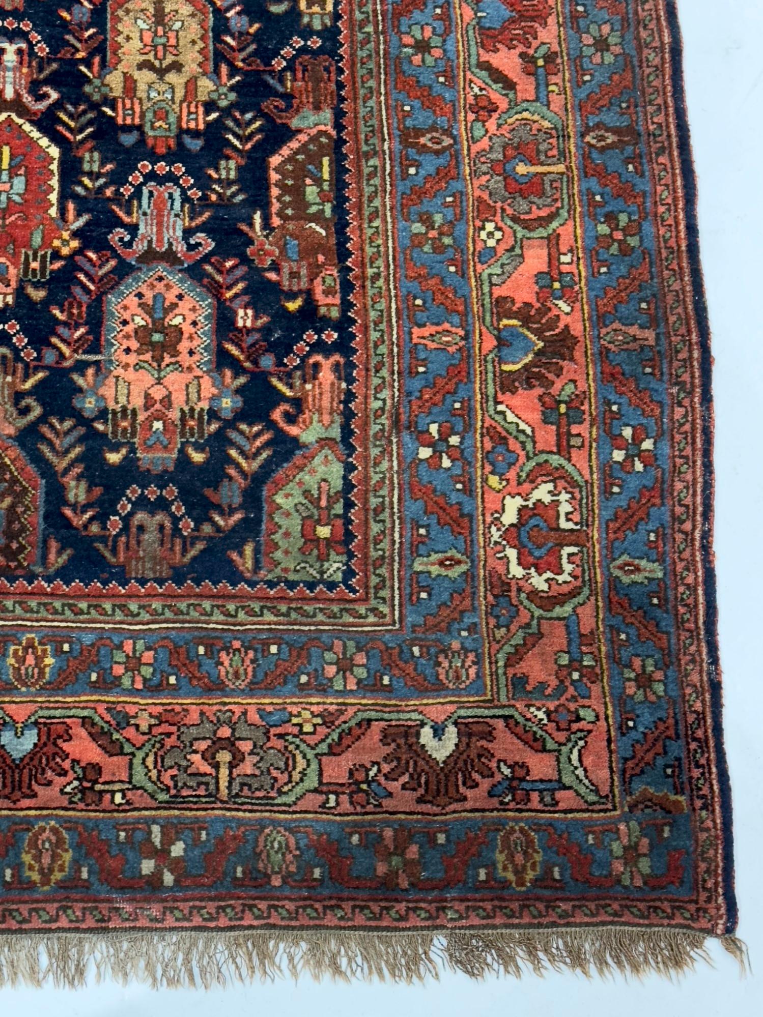 Antiker persischer Bidjar-Teppich 4'10