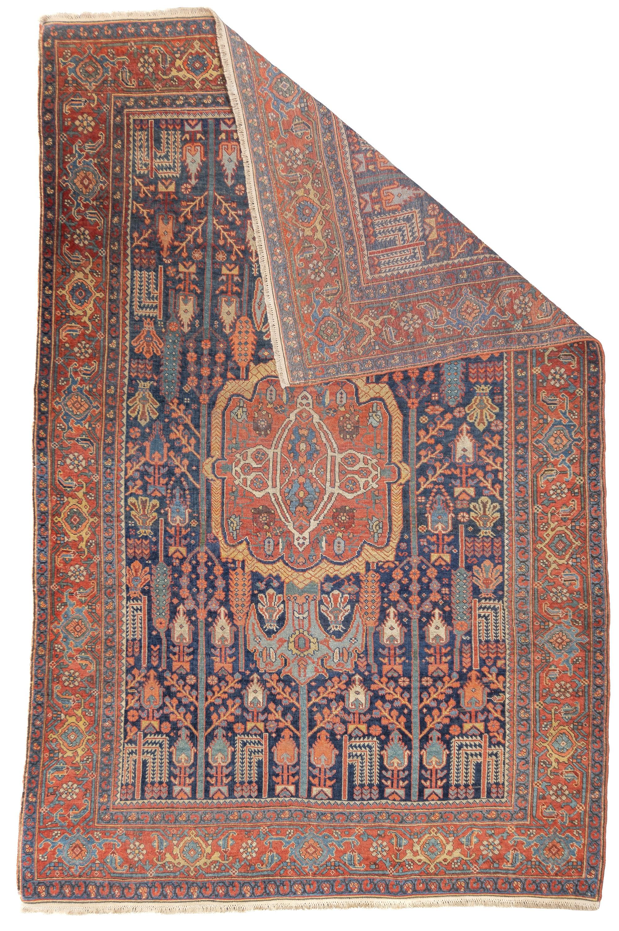 Antiker persischer Bidjar-Teppich 4'7'' x 7'1''. Kurdische Teppiche der namensgebenden Stadt und ihrer Umgebung, oft in Zimmer- oder größeren Formaten. Vor 1920 ausschließlich Wolle, danach Baumwollkettfäden. Medaillon und Allover-Muster. Schwer und
