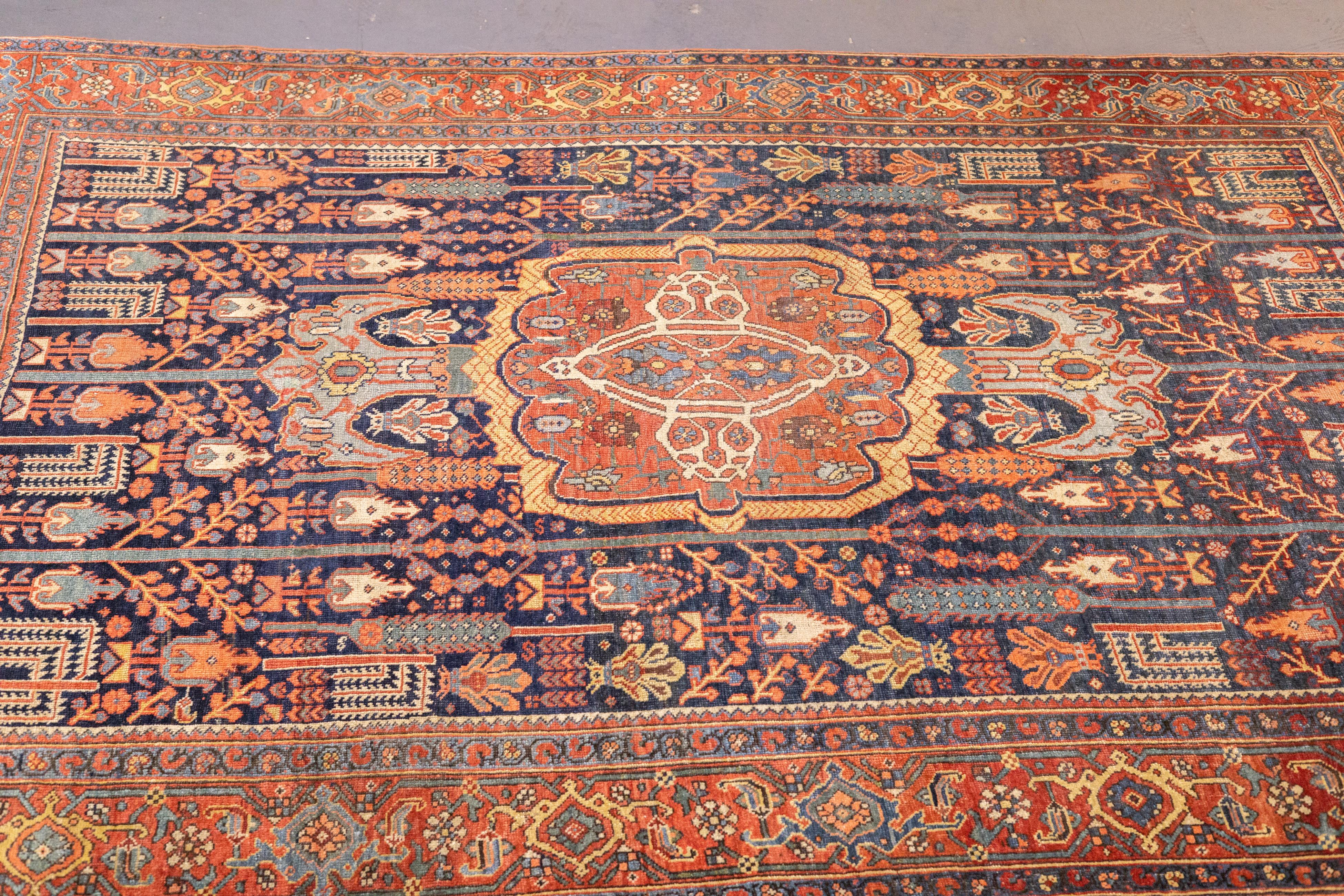 Antiker persischer Bidjar-Teppich 4'7'' x 7'1'' (Handgeknüpft) im Angebot