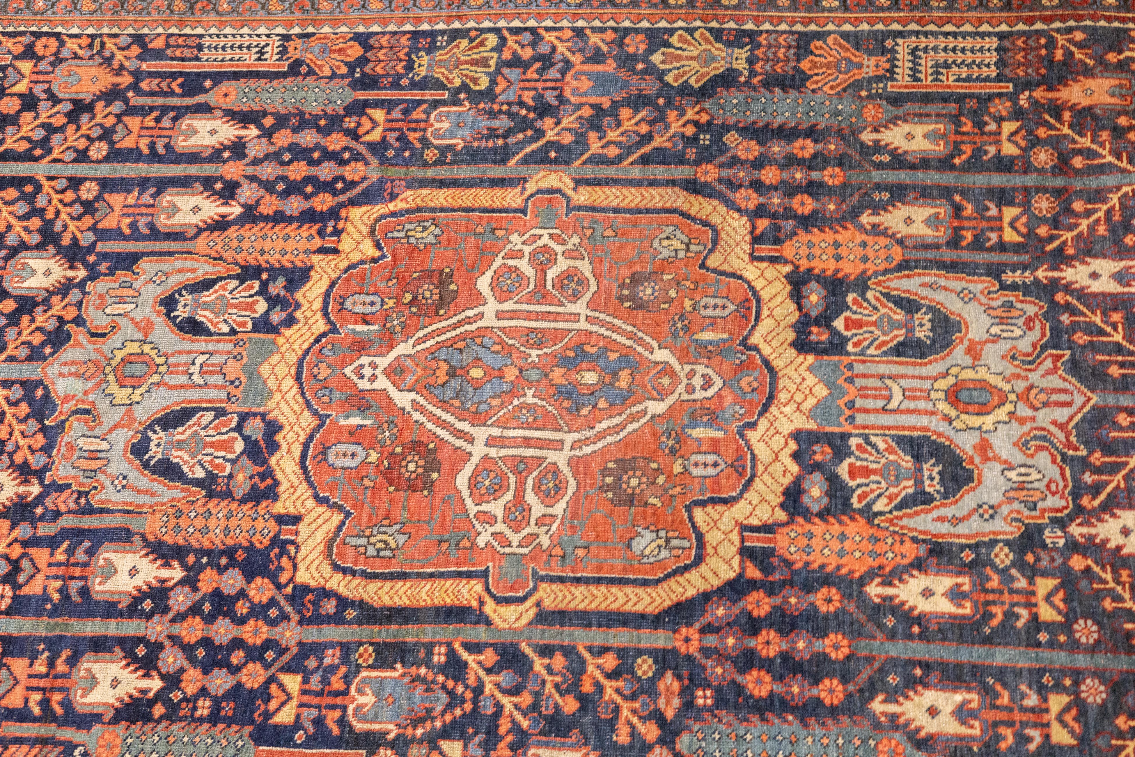Antiker persischer Bidjar-Teppich 4'7'' x 7'1'' (19. Jahrhundert) im Angebot