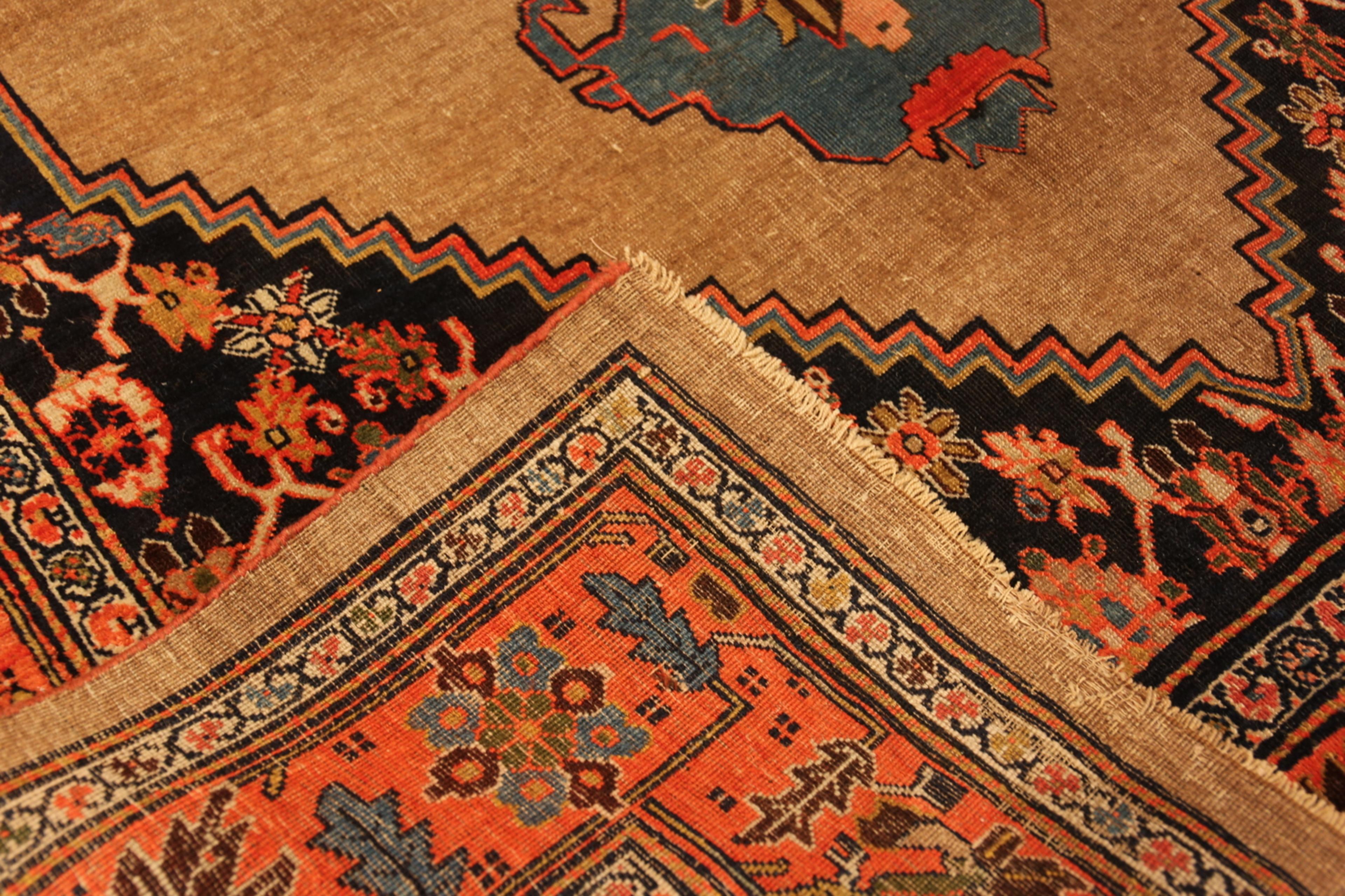 Wool Antique Persian Bidjar Rug. 5 ft 6 in x 10 ft 3 in For Sale