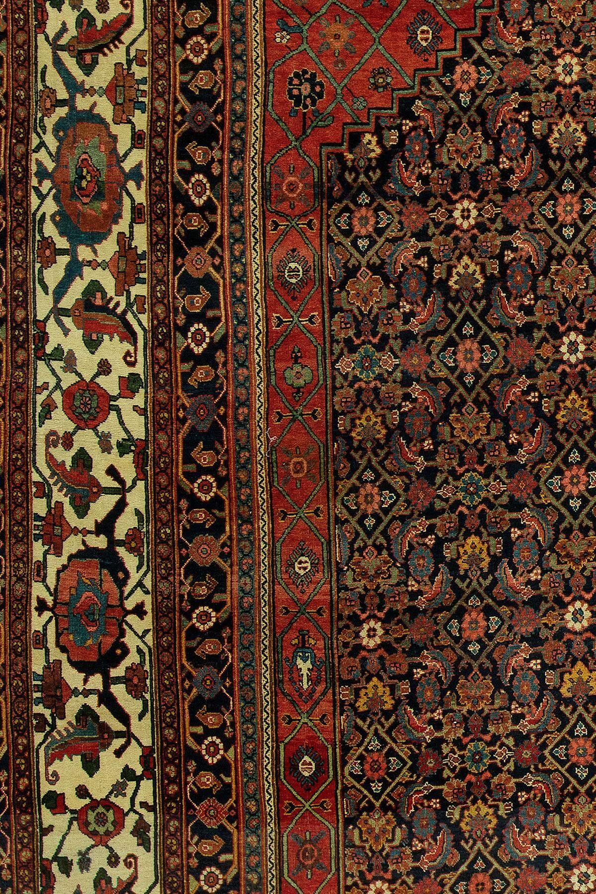 Antiker persischer Bidjar-Teppich im Zustand „Hervorragend“ im Angebot in New York, NY