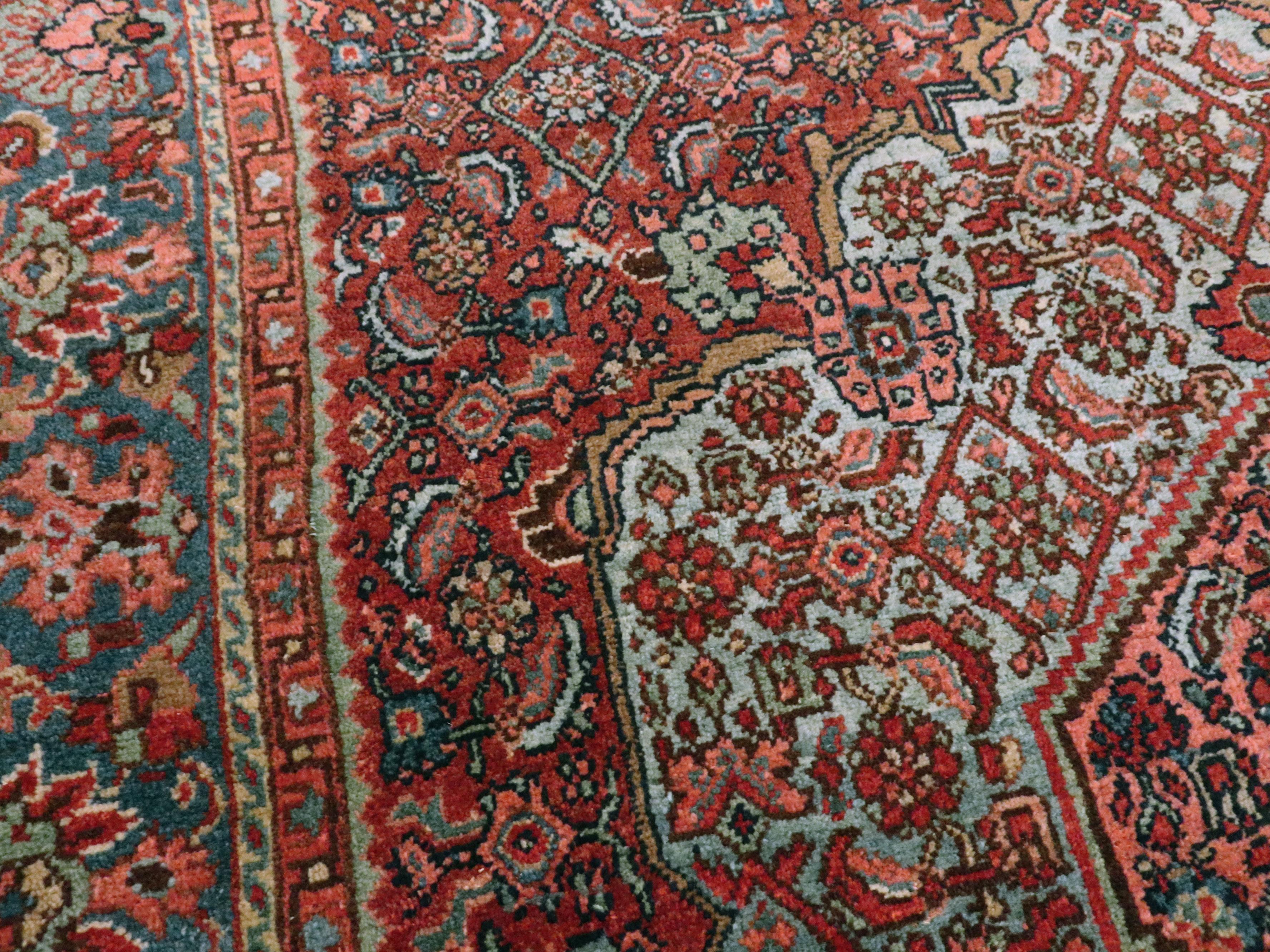 Alfombra Persa Antigua Bidjar en Bueno estado para la venta en New York, NY