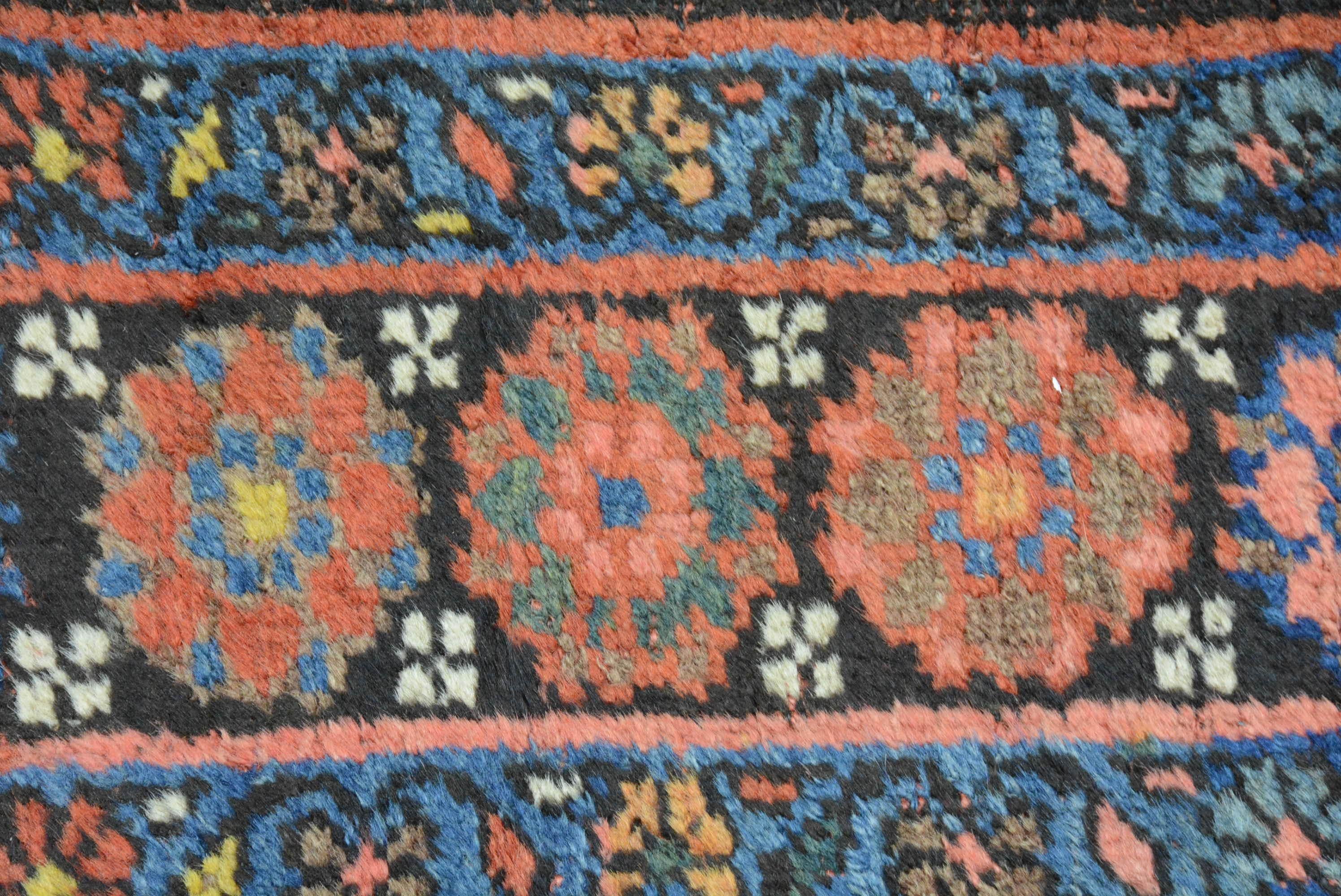 Antiker persischer Bidjar-Teppich im Zustand „Gut“ im Angebot in Closter, NJ
