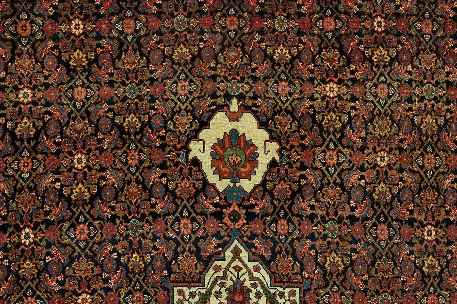 Antiker persischer Bidjar-Teppich (Handgewebt) im Angebot