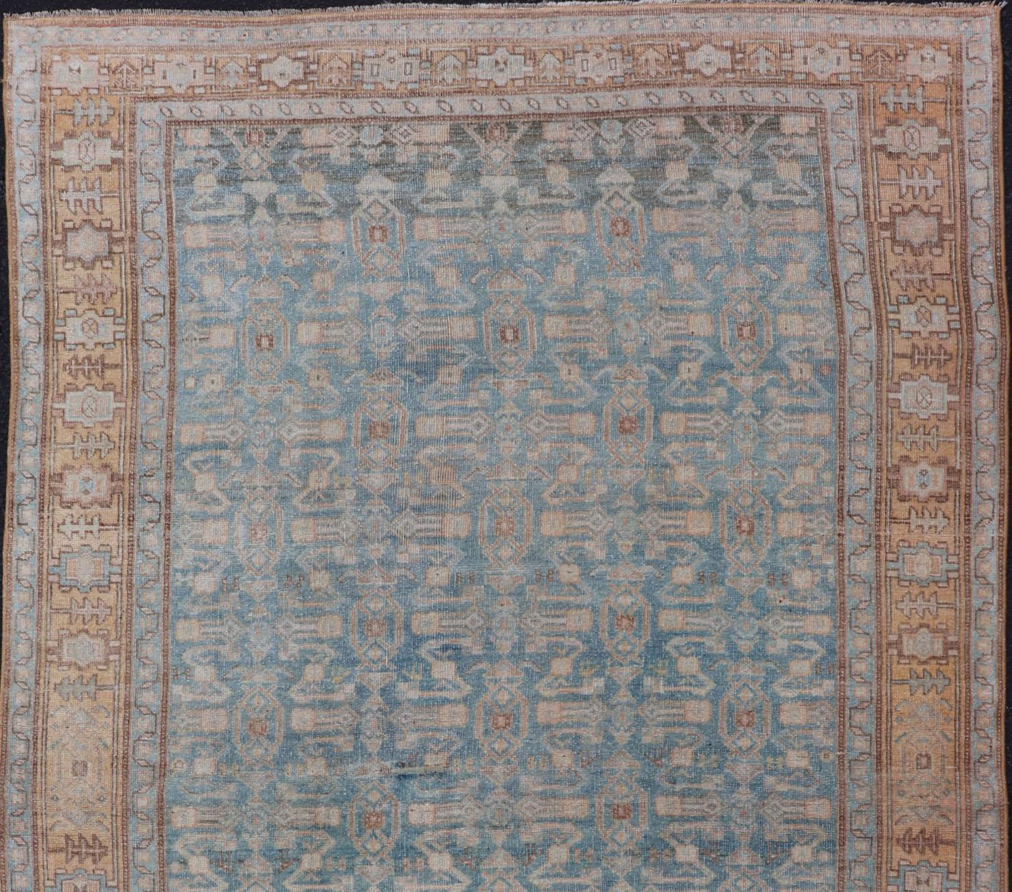 Perse Tapis persan ancien Bidjar avec motif sur toute sa surface en bleu clair et orange en vente