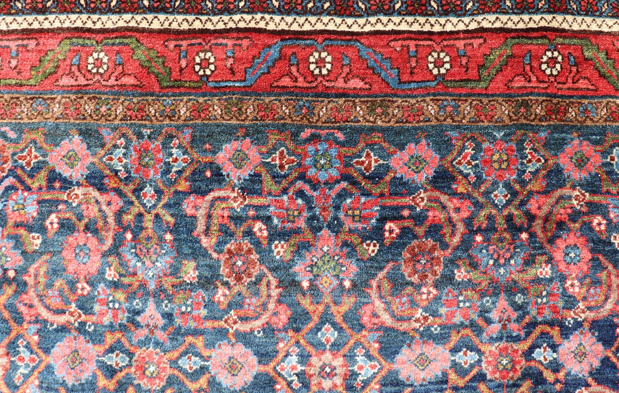 Tapis persan ancien Bidjar avec motifs sur toute sa surface rouges et bleues 4'9 x 7'2 en vente 3