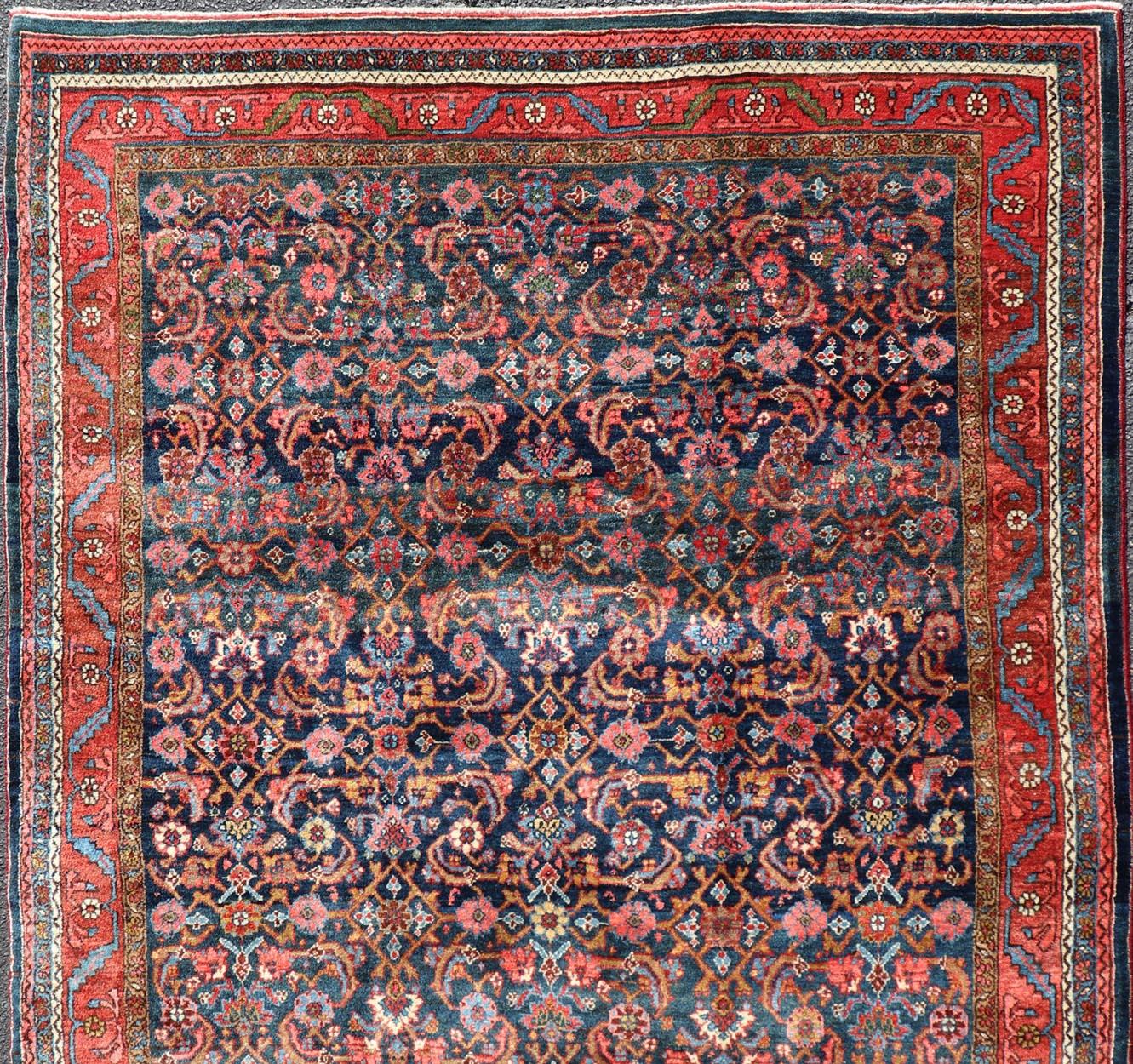 Malayer Tapis persan ancien Bidjar avec motifs sur toute sa surface rouges et bleues 4'9 x 7'2 en vente