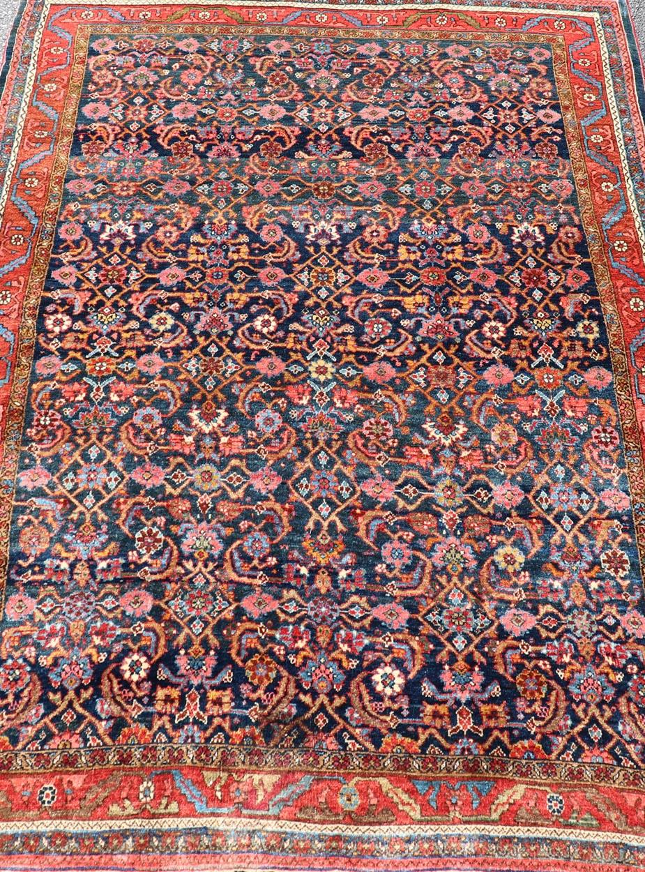 Laine Tapis persan ancien Bidjar avec motifs sur toute sa surface rouges et bleues 4'9 x 7'2 en vente