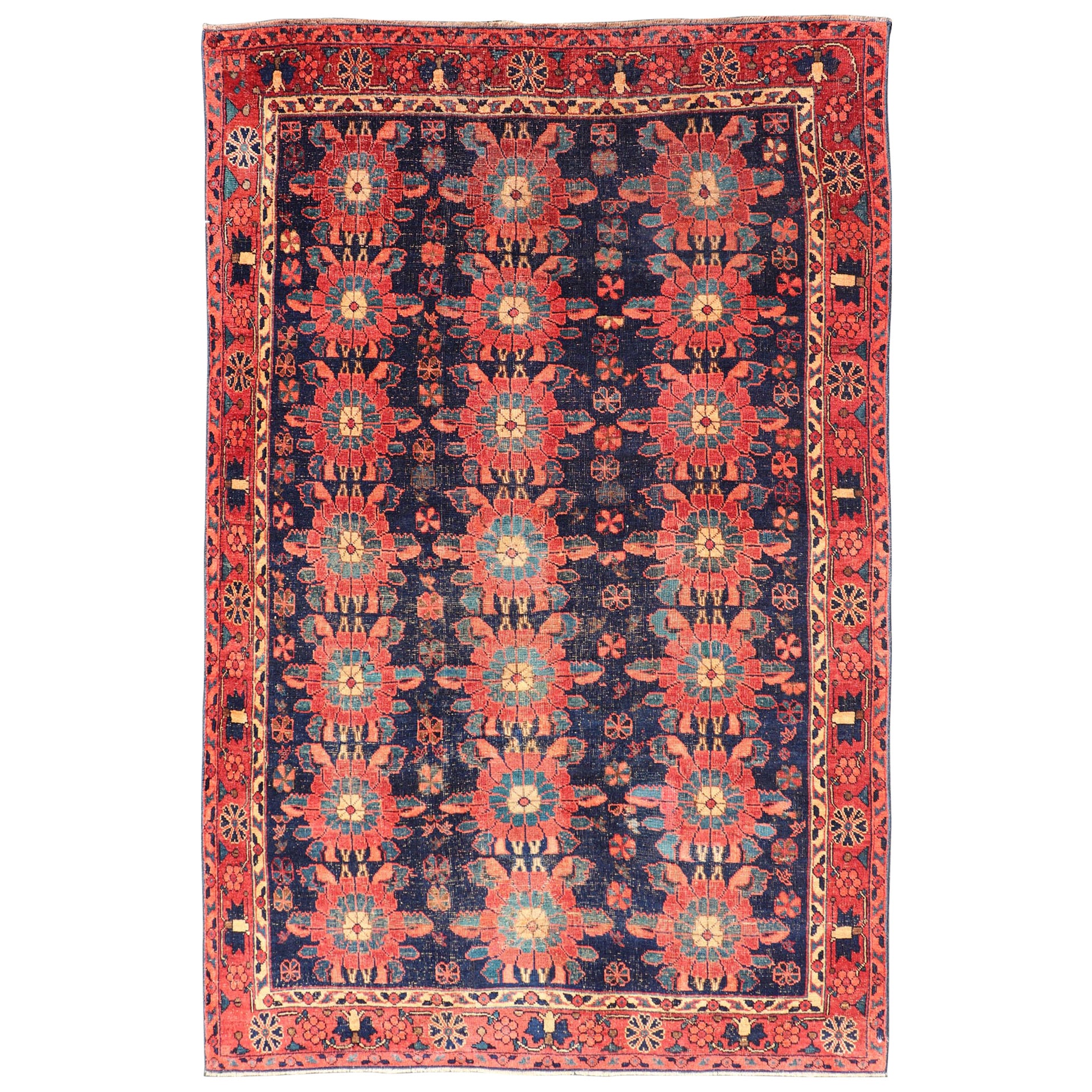 Tapis persan ancien Bidjar avec de nombreux motifs floraux rouges et bleus