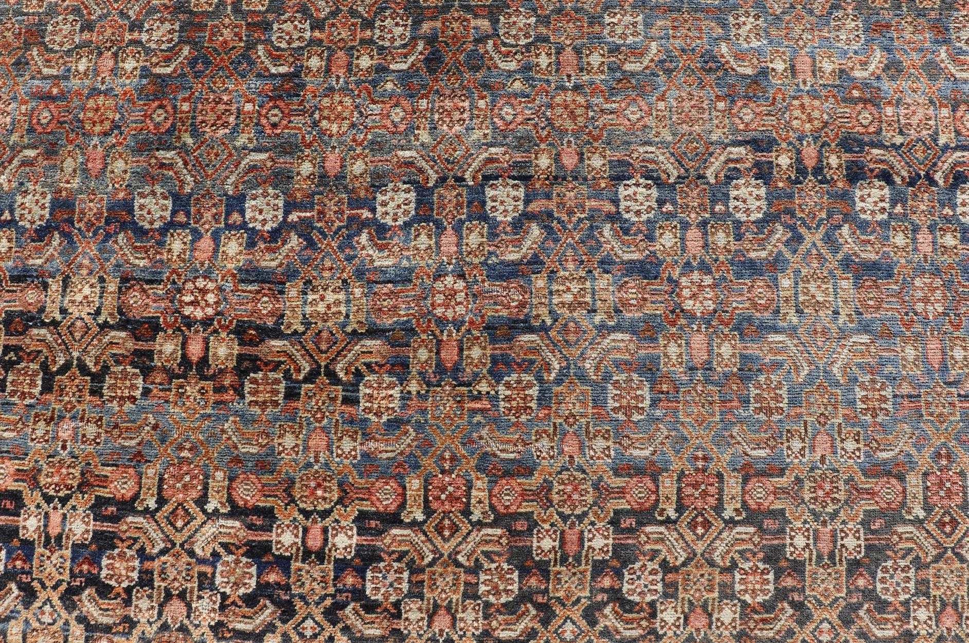 Maße: 6'9 x 9'5 
Antiker persischer Bidjar-Teppich mit All-Over-Gitter-Design 6'9 x 9'5. Keivan Woven Arts/ rug/A24-0803 , Herkunftsland / Art: Iran / Bidjar, um 1900.

Dieser antike persische Bidjar-Teppich zeigt ein kunstvolles